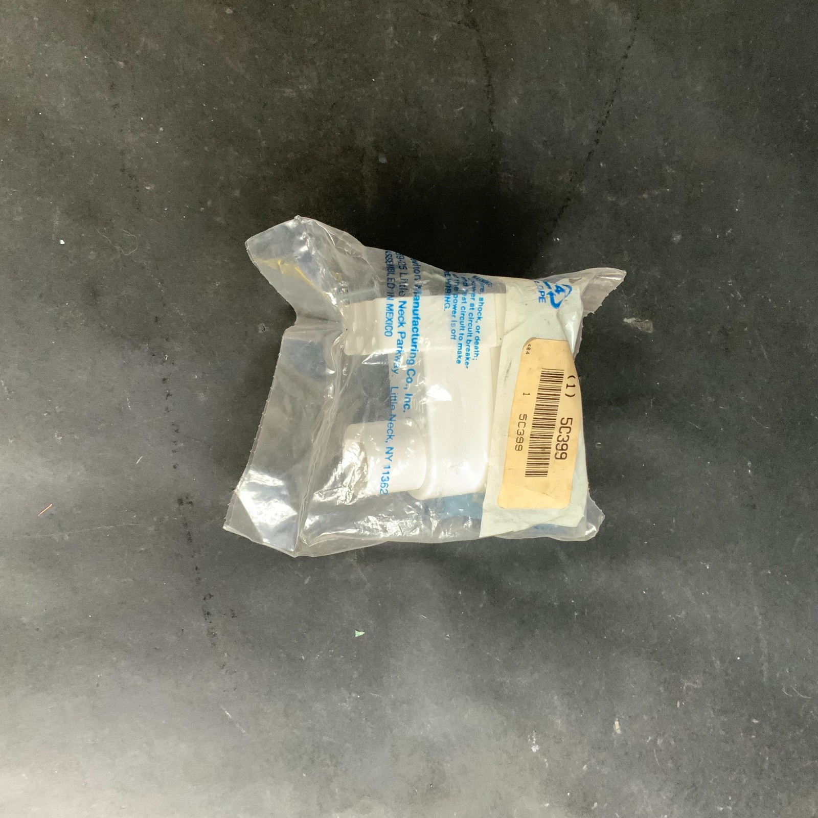 LEVITON 5C399 FLUORESCENT LAMP HOLDER ($5 OBO)