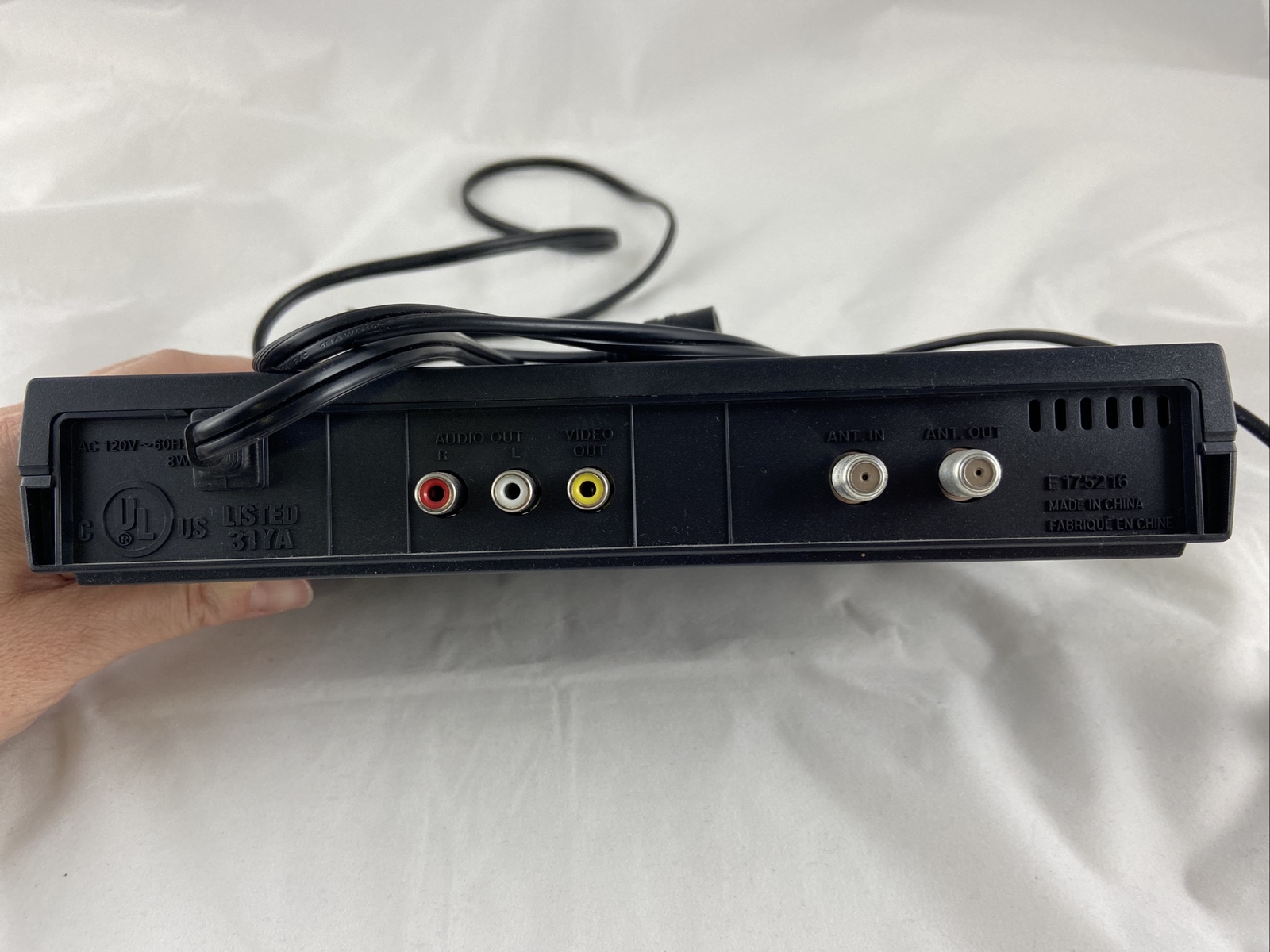 Magnavox DTV Digital To Analog Converter Box TV Tuner TB100MW9 with Remote