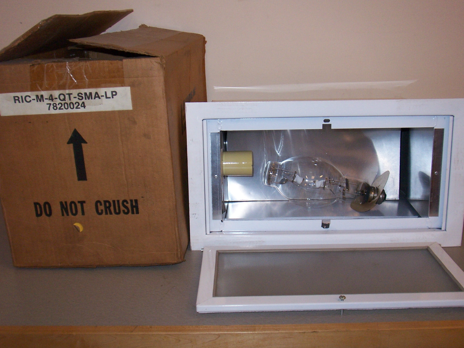 NEW GILBARCO MARCONI RIC-M-4-QT-SMA-LP 400W 277V METAL HALIDE LAMP HID FIXTURE