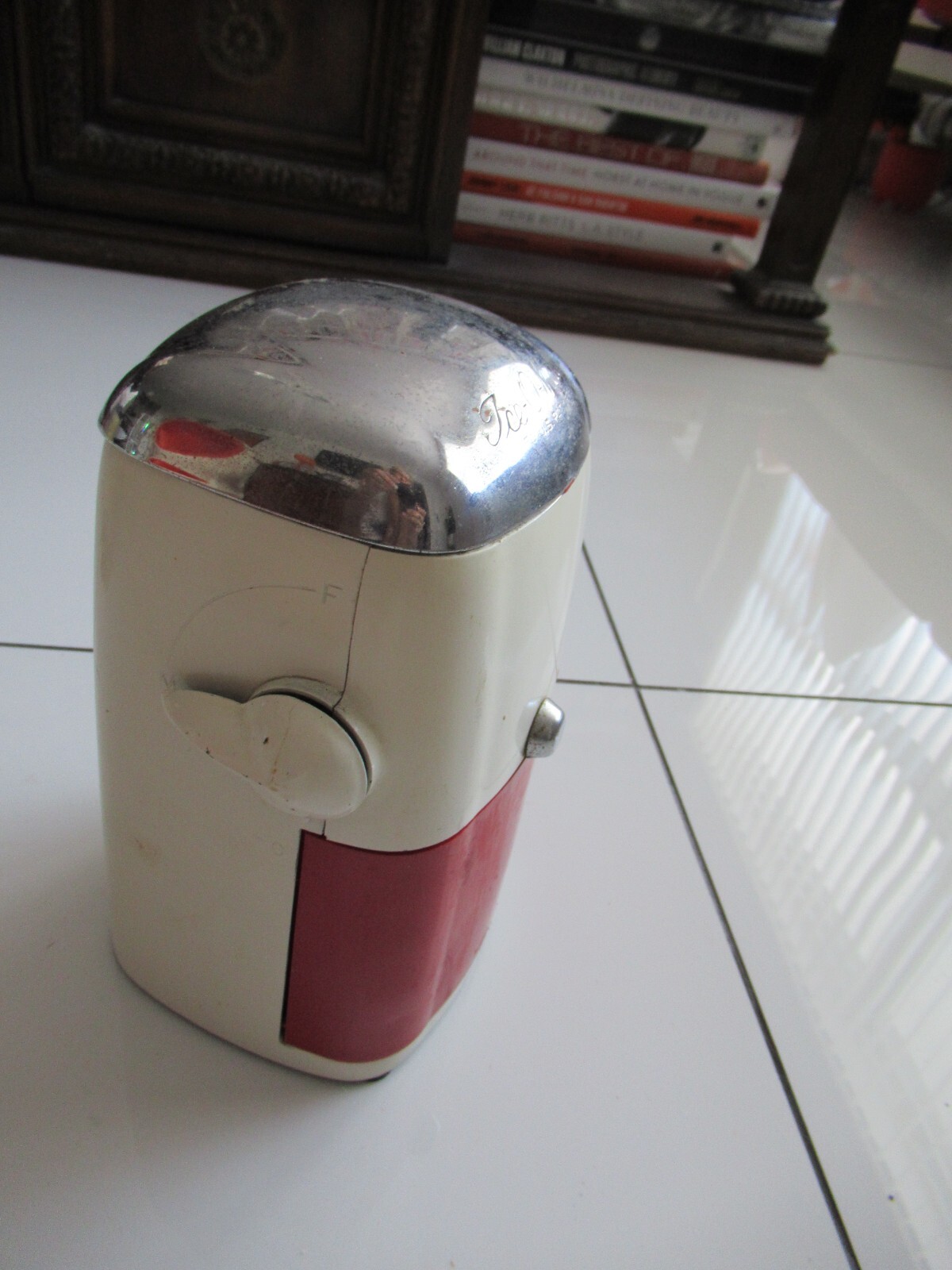 Vtg ICE-O-MAT Rival Vogue White ICE CRUSHER Hand Crank CounterTop 455 CLEAN!