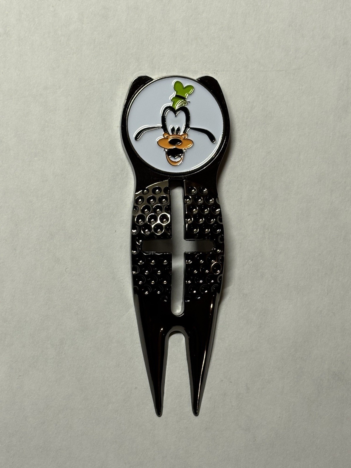 Goofy Disney Crosshairs  Divot Tool & 1" Coin Style Golf Marker