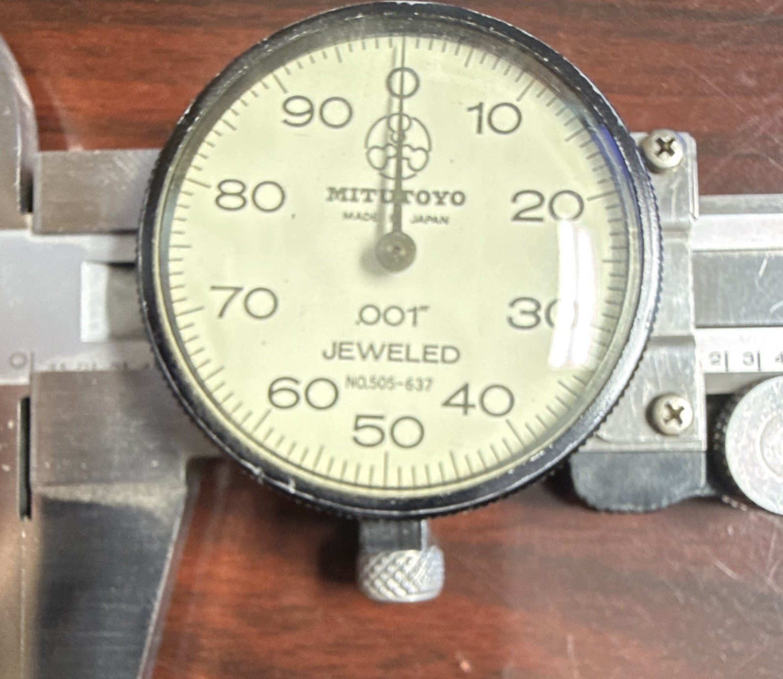 Mitutoyo Dial Caliper 0-6 in 0.001 in Accuracy Jeweled 505-637 White Dial