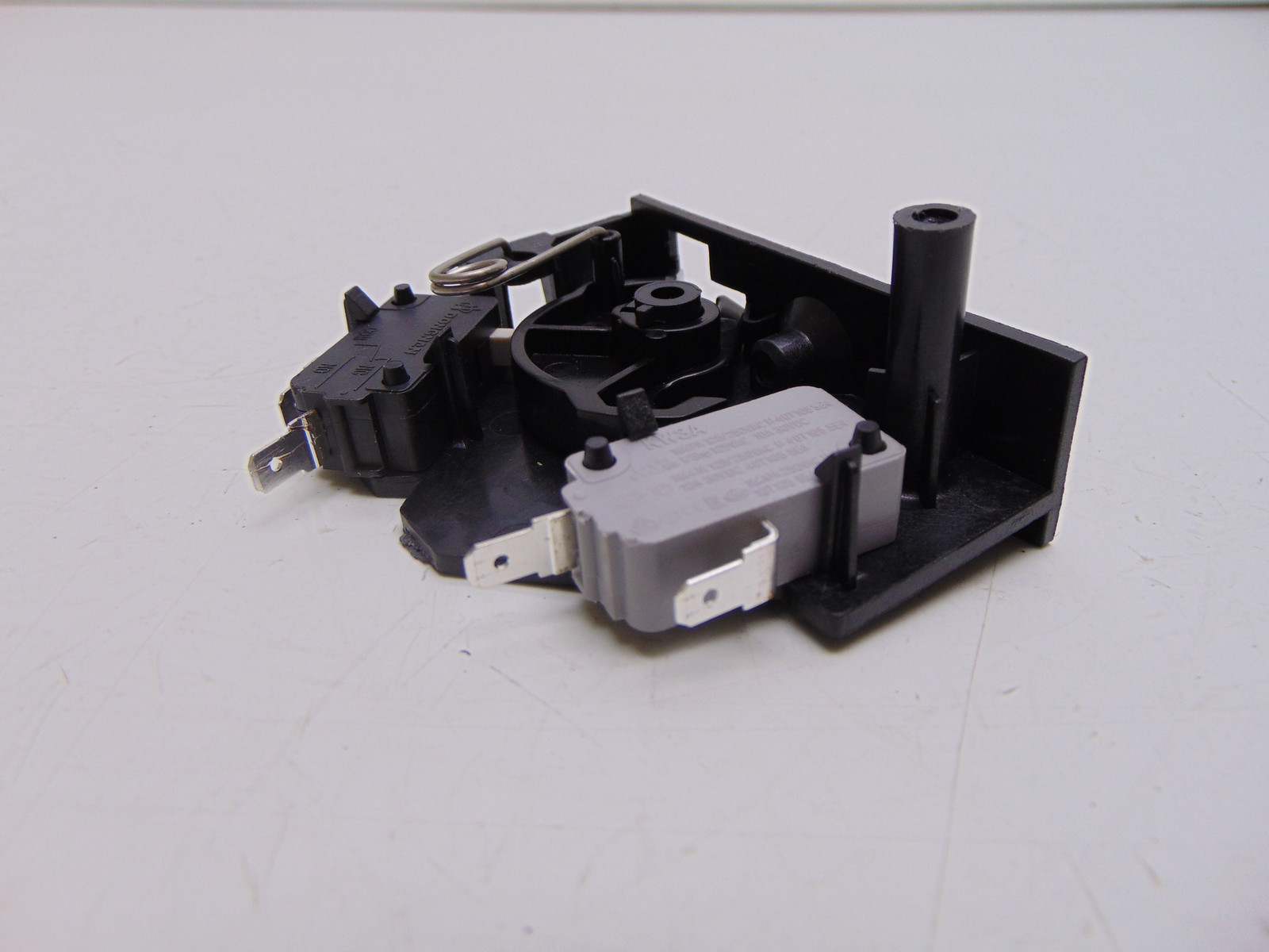 Frigidaire FMOS1846BSA Switch Bracket Lower