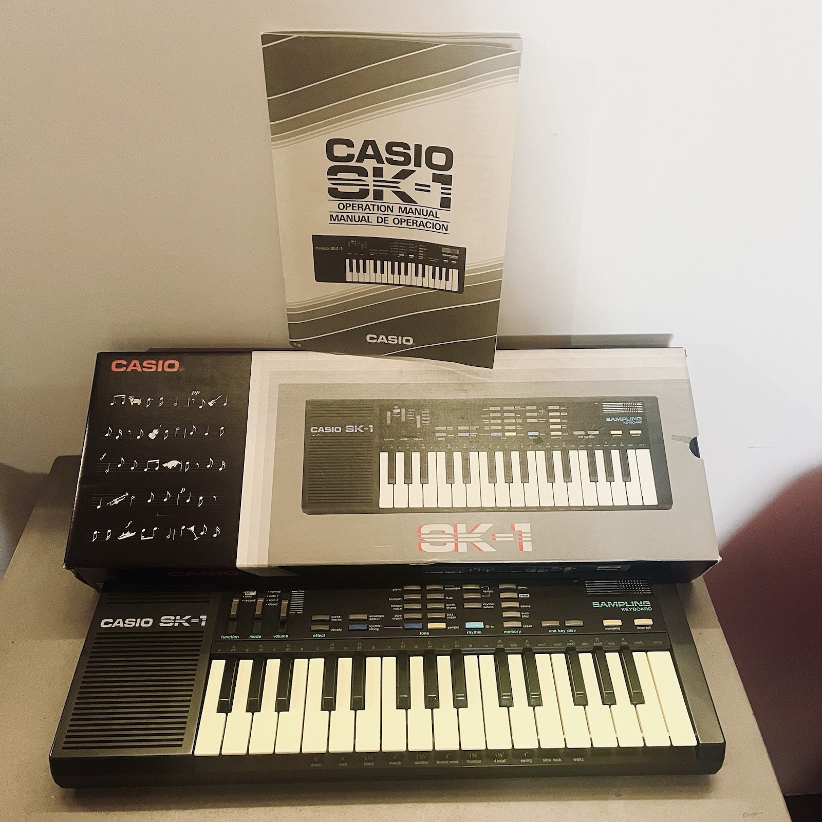 Casio SK-1 32 Key Lo-Fi Sampling Electronic Keyboard Synthesizer W. Manual Works