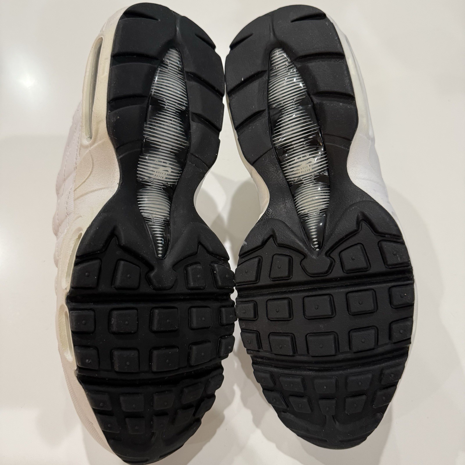 Nike Air Max 95 Black White Sneakers, Size 6.5 / 8W 609048-109