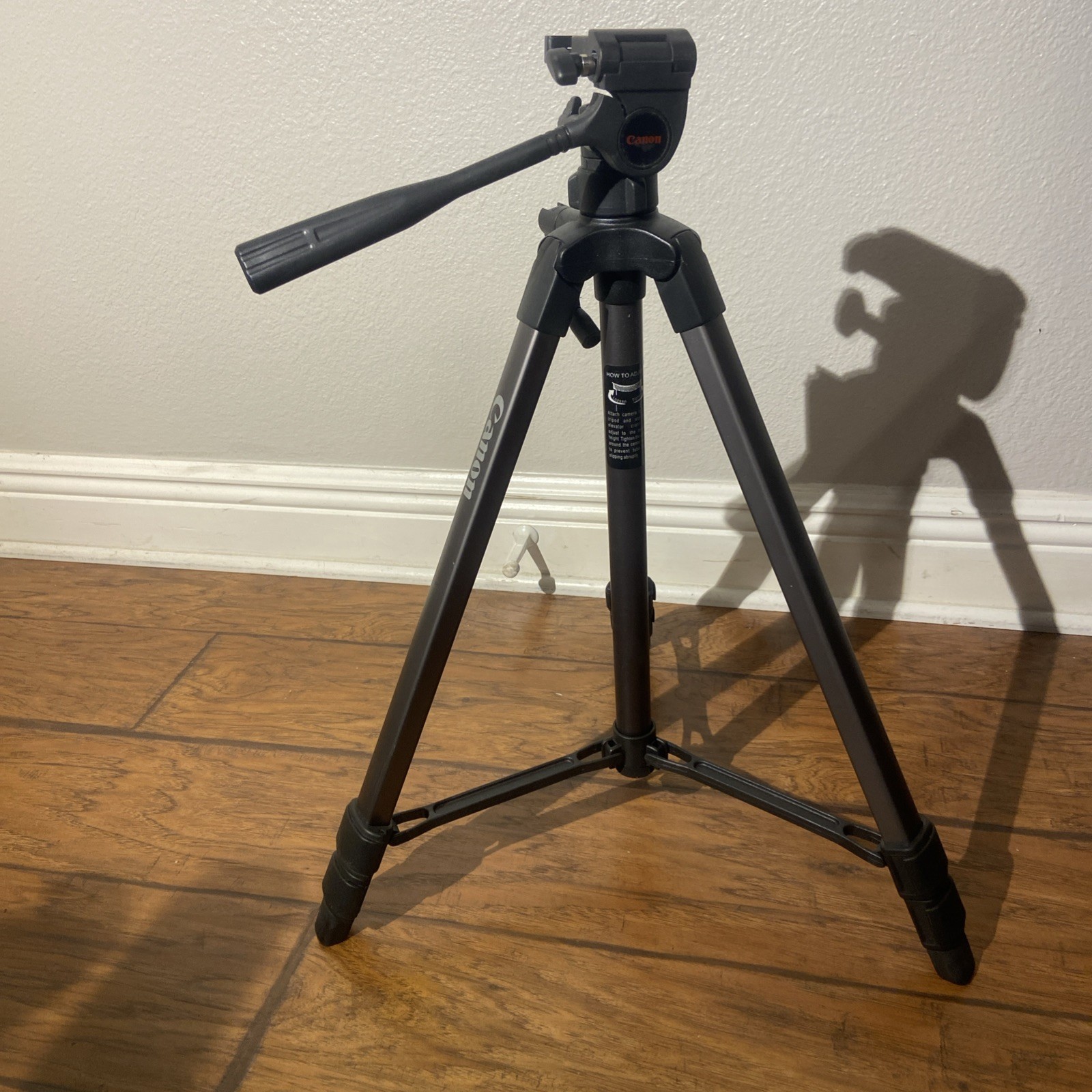 Canon Tripod Deluxe 200 Photo Video Camera compact