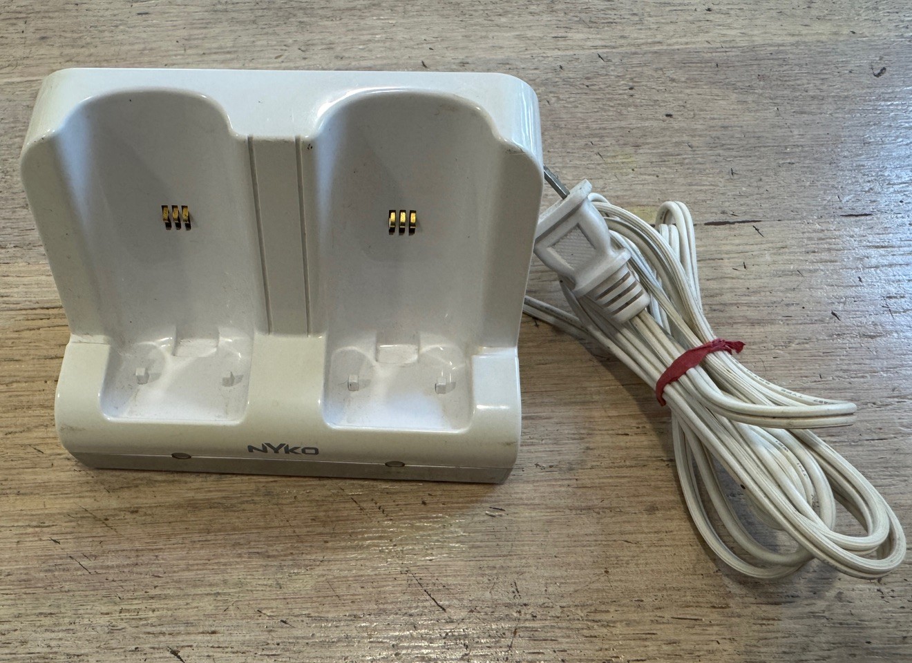 Nyko Charge Station for Nintendo Wii Remote - Model 87000-A50 - Tested & Working