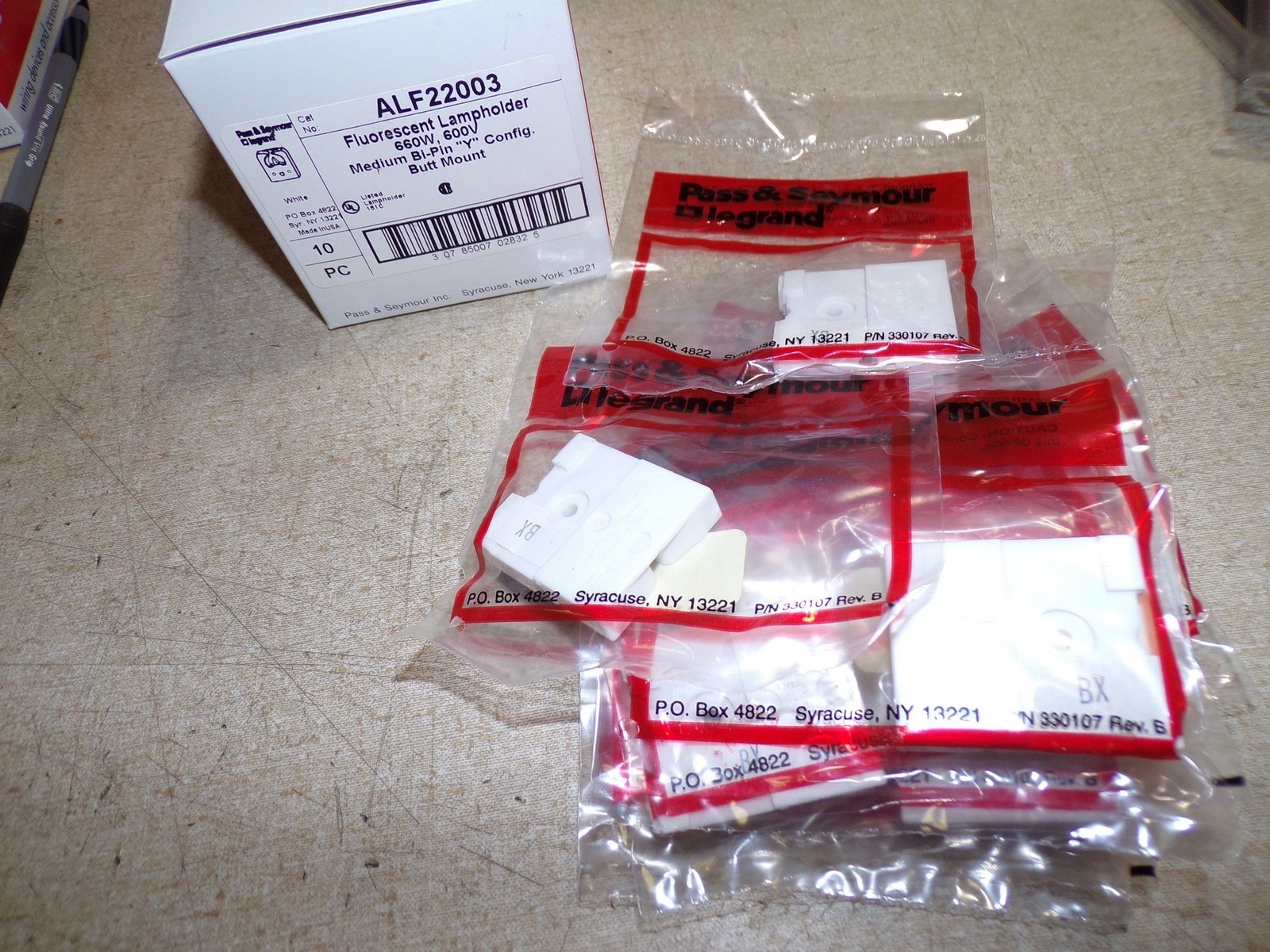 NEW Pass & Seymour ALF22003 Fluorescent Lampholders, Lot of 10 *FREE SHIPPING*