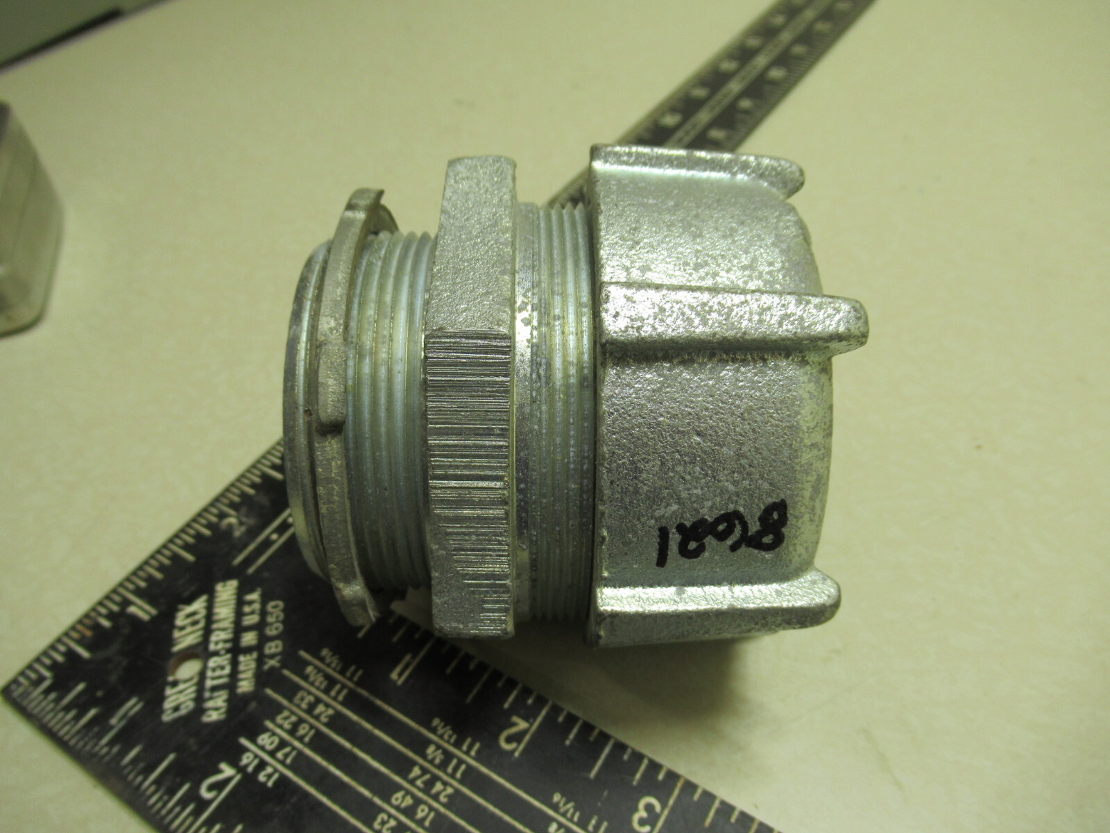 Thomas & Betts 8621 Connector 2" Threadless Straight
