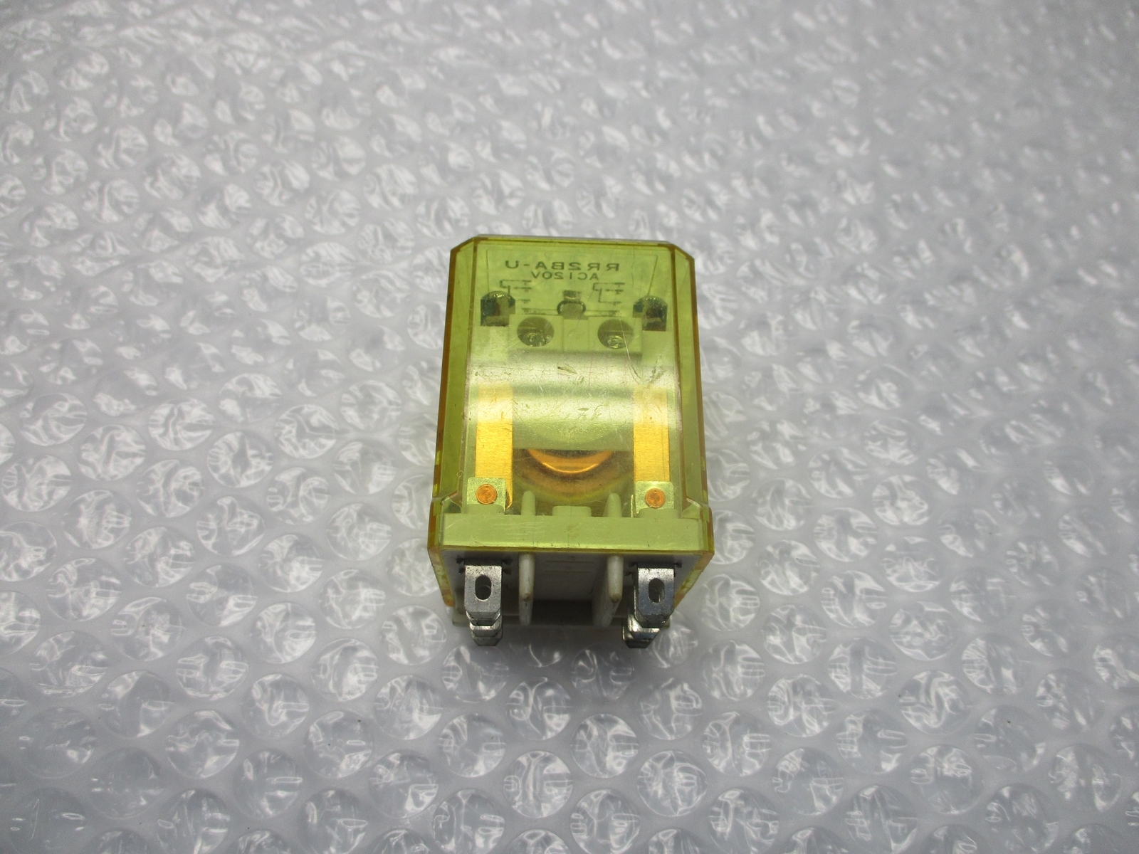 IDEC RR2BA-U RELAY 120VAC NSNP