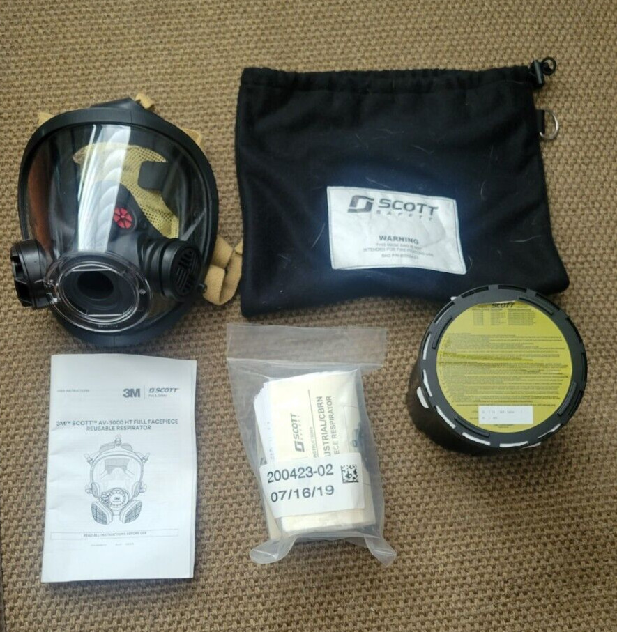 SCOTT AV-3000 MASK WITH NEW RESPIRATOR - MEDIUM - RIGHT SIDE VOICE PORT
