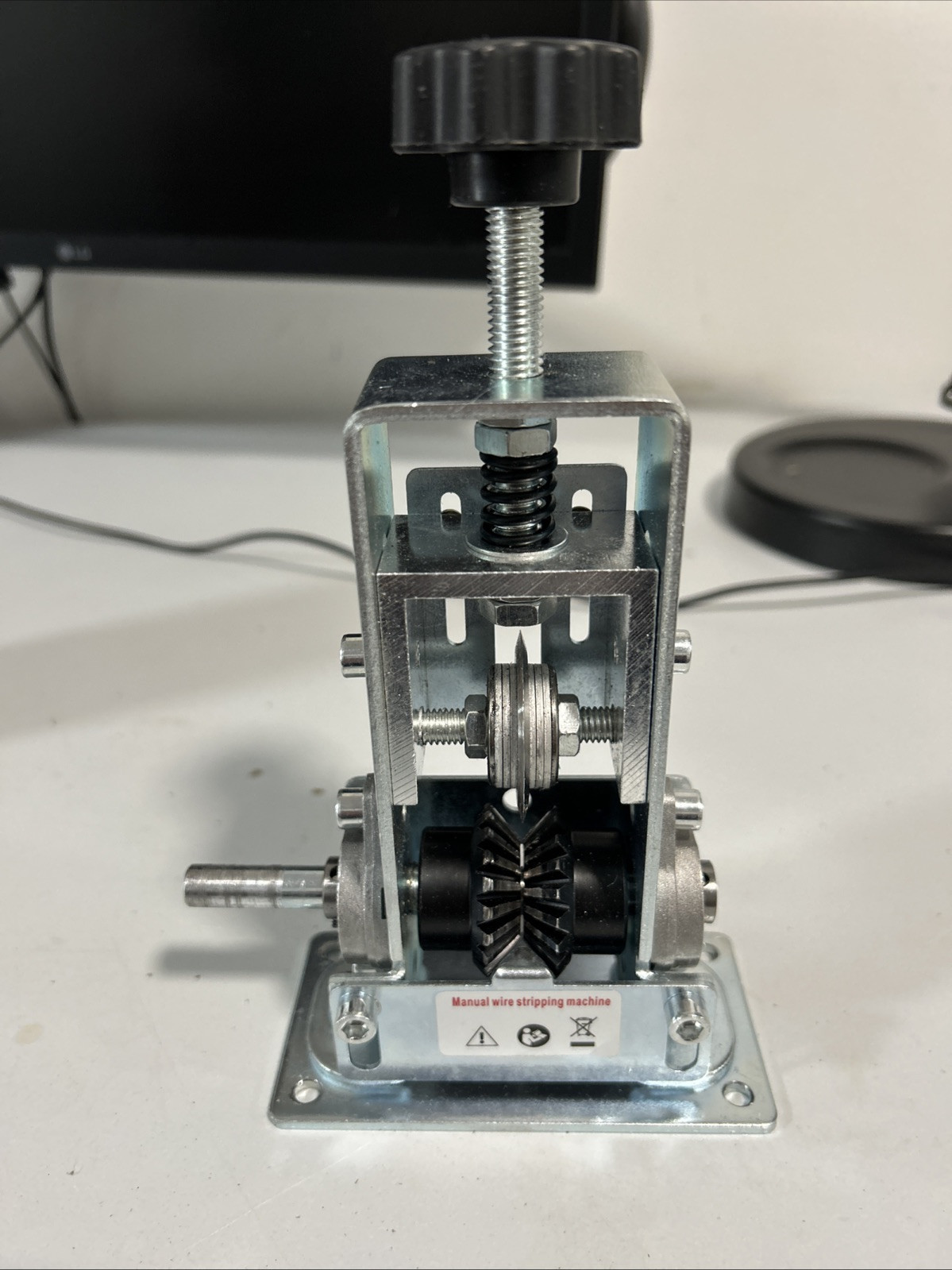 Manual Or Drill Powered Wire Stripper,