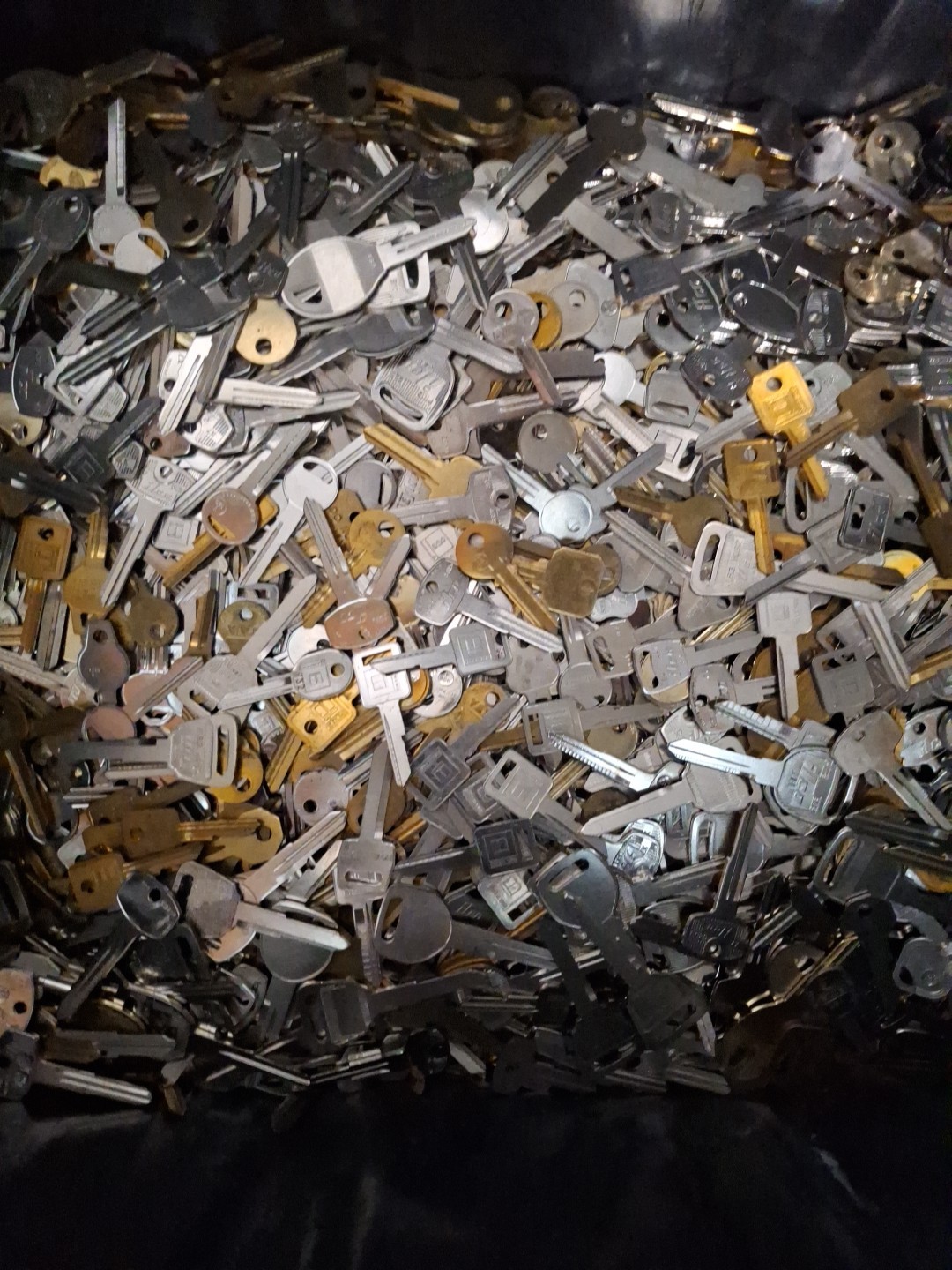 Lot of Misc Key Blanks 3 lbs  HOUSE, CAR, etc . UN-CUT STEAMPUNK UPCYCLE CRAFT