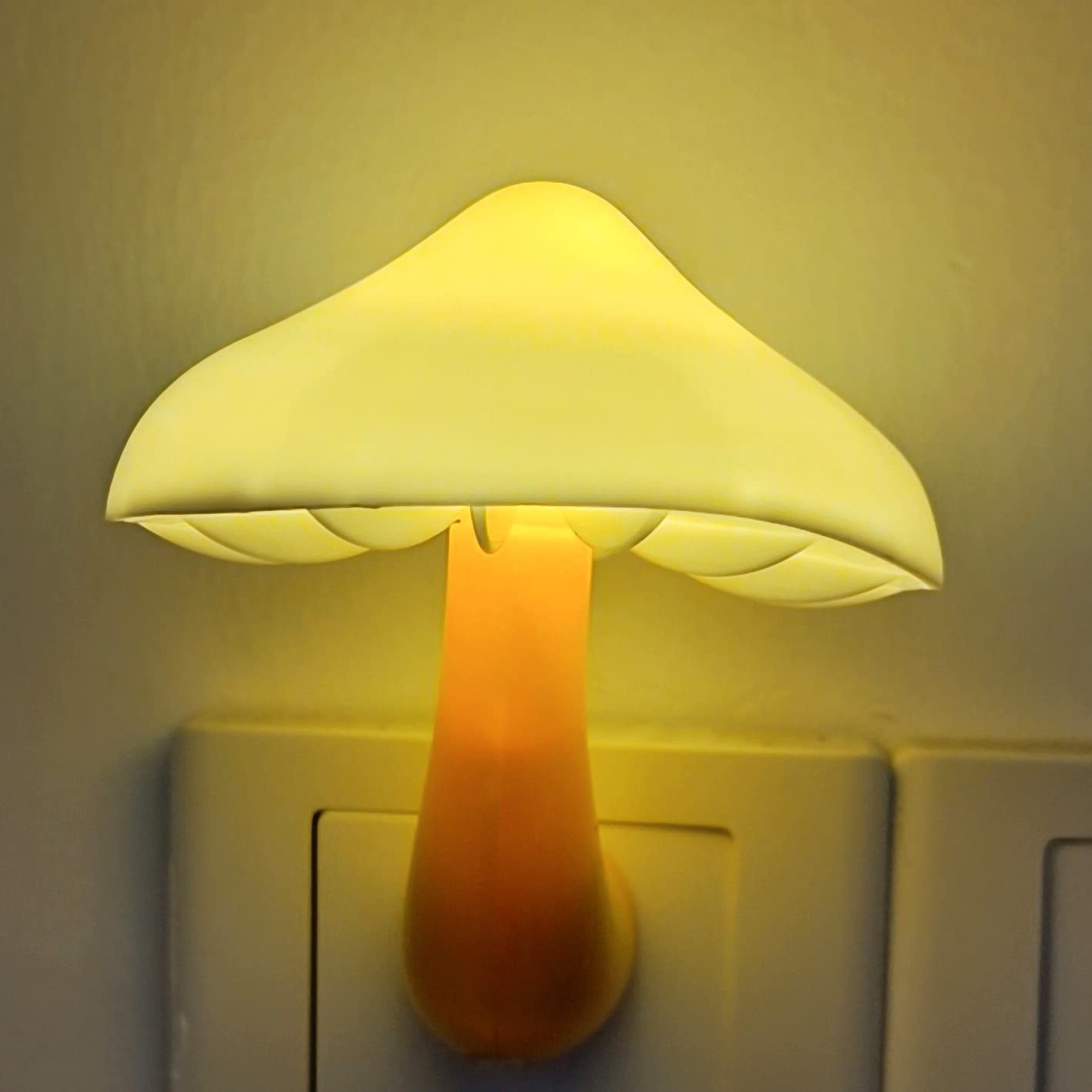 AUSAYE Sensor LED Night Light Plug in Wall Lamp, Energy Saving NightLight Cute M