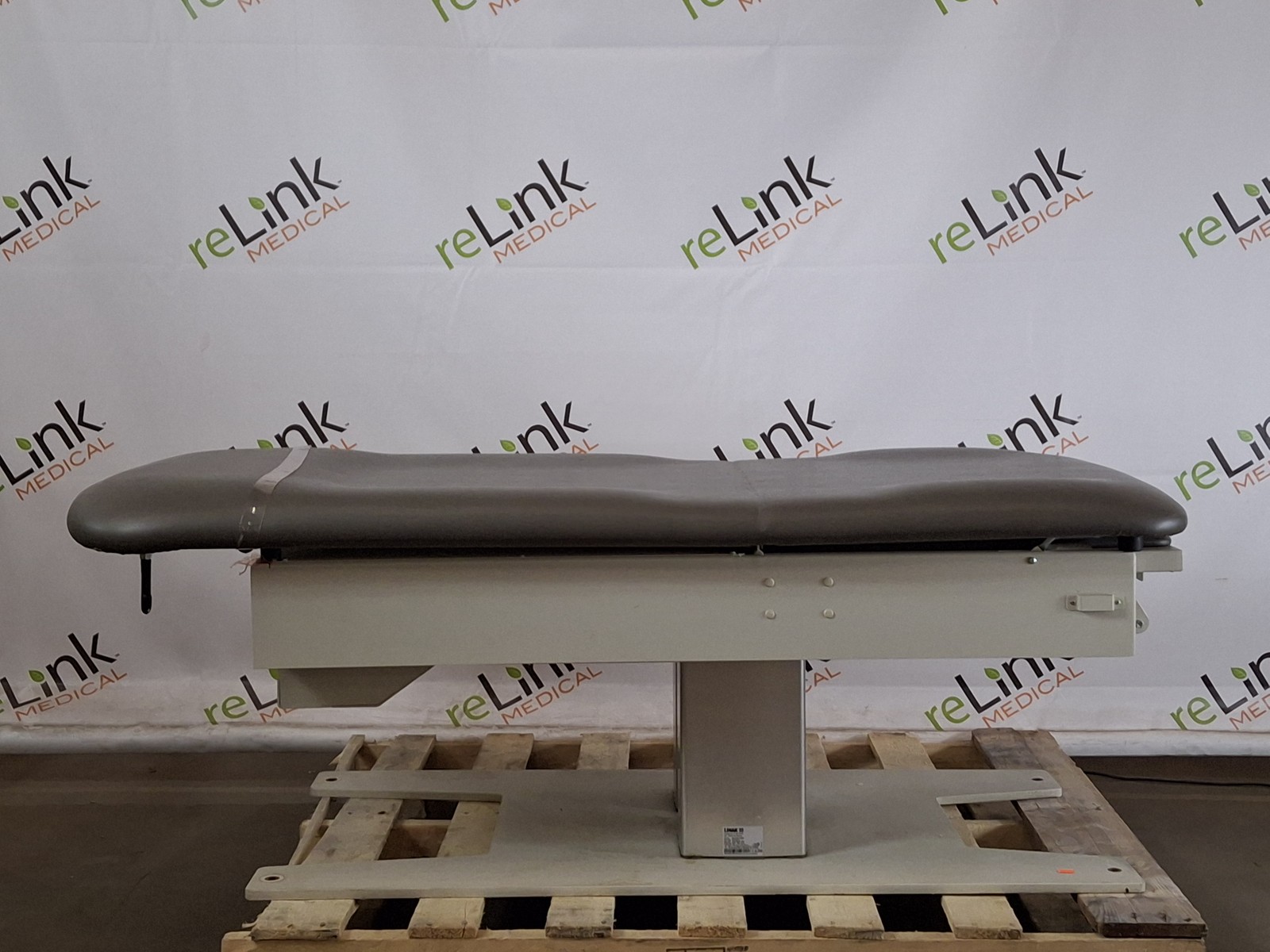 Intensa, Inc. Series 460 Power Exam Table
