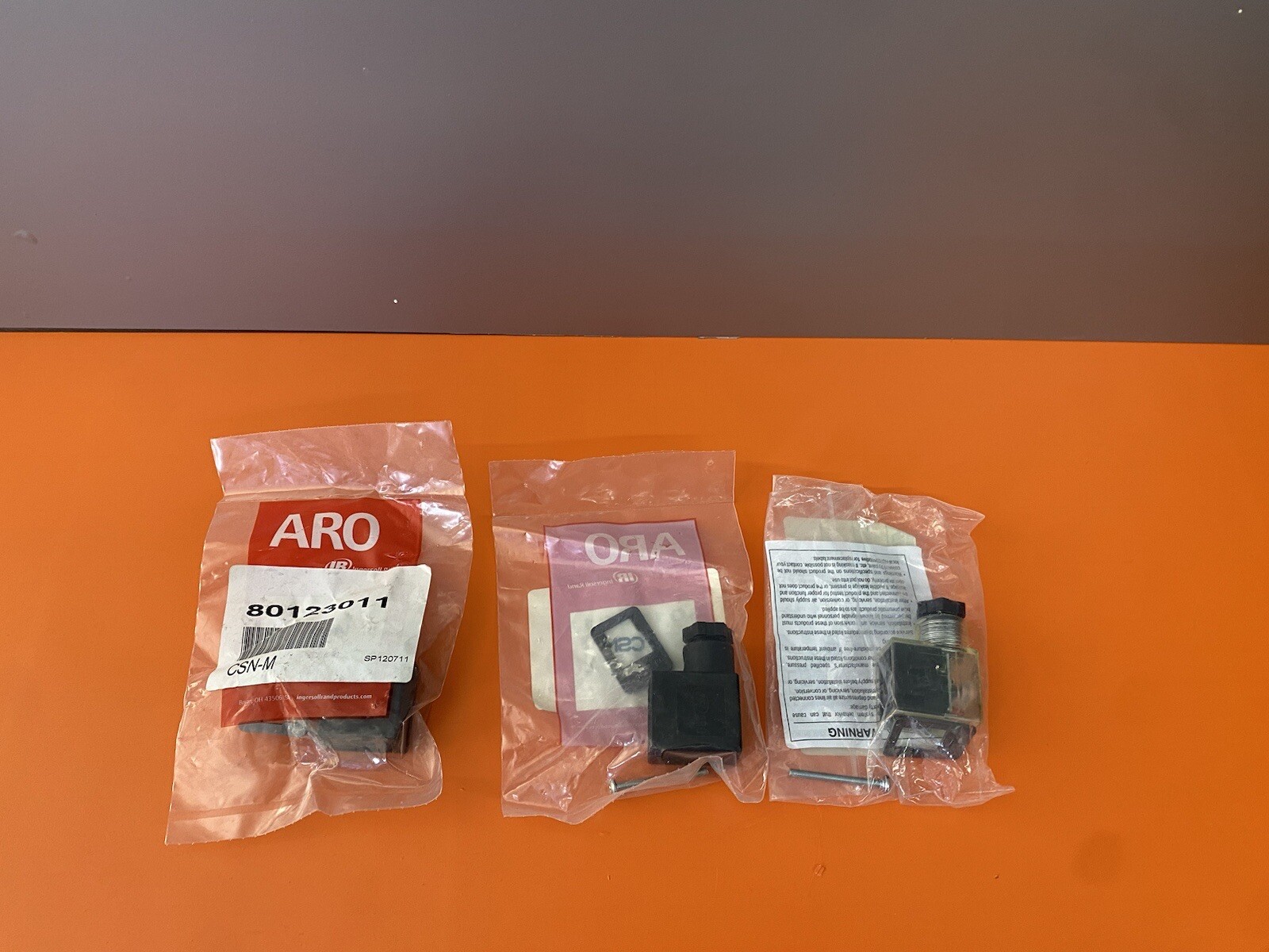 Aro/Alpha Ace. DIN Connector24VDC  80123011 Qty 3