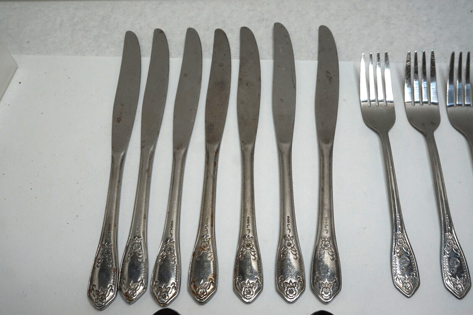 VINTAGE STAINLESS FLATWARE CUSTOMCRAFT MONOGRAM P MCM 44 PC SET TAIWAN CUS12