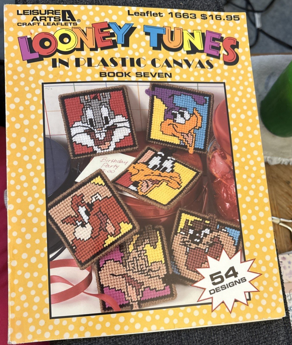 Vtg Rare Leisure Arts LOONEY TUNES in Plastic Canvas Bk 7 Leaflet 1663(partial)