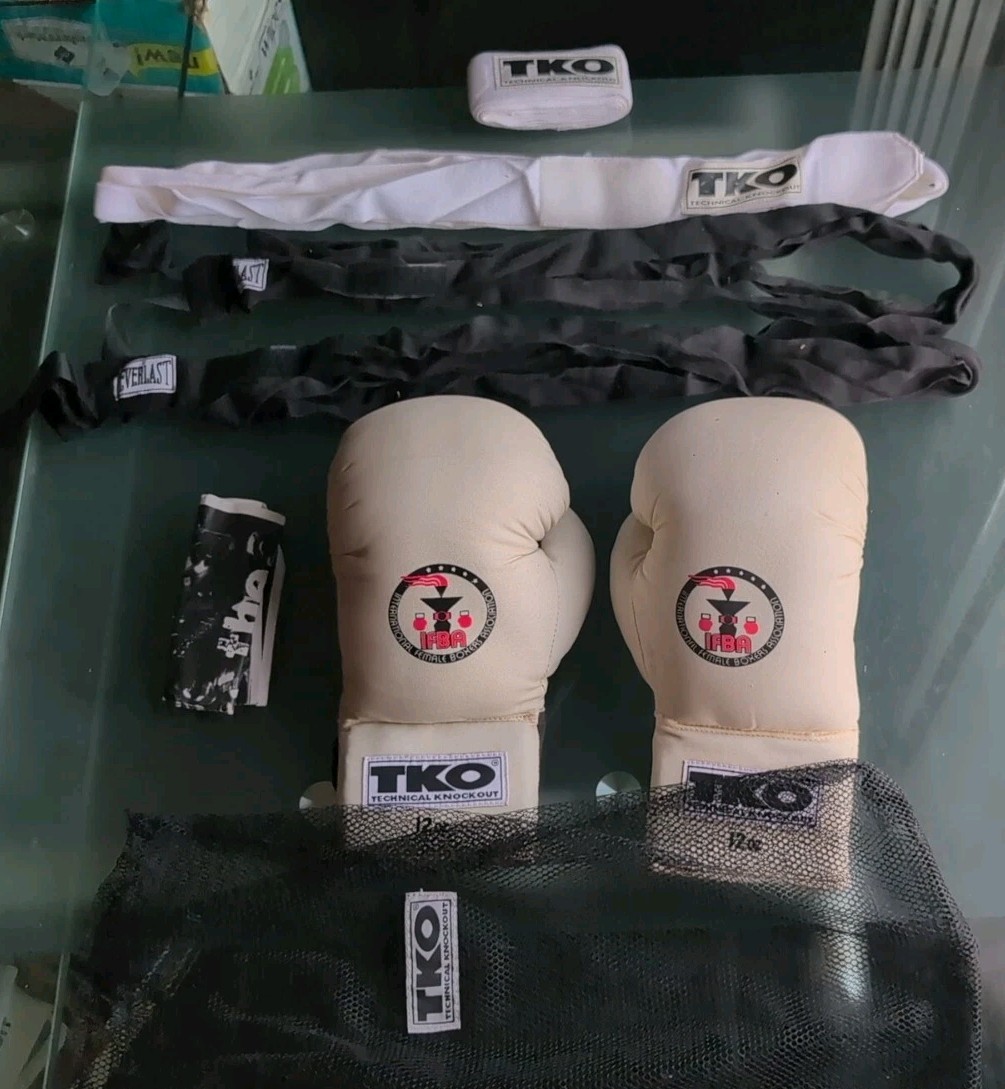 TKO-TECHINICAL KNOCKOUT- IFBA Edition - White BOXING GLOVES-12 OZ W/ Bag