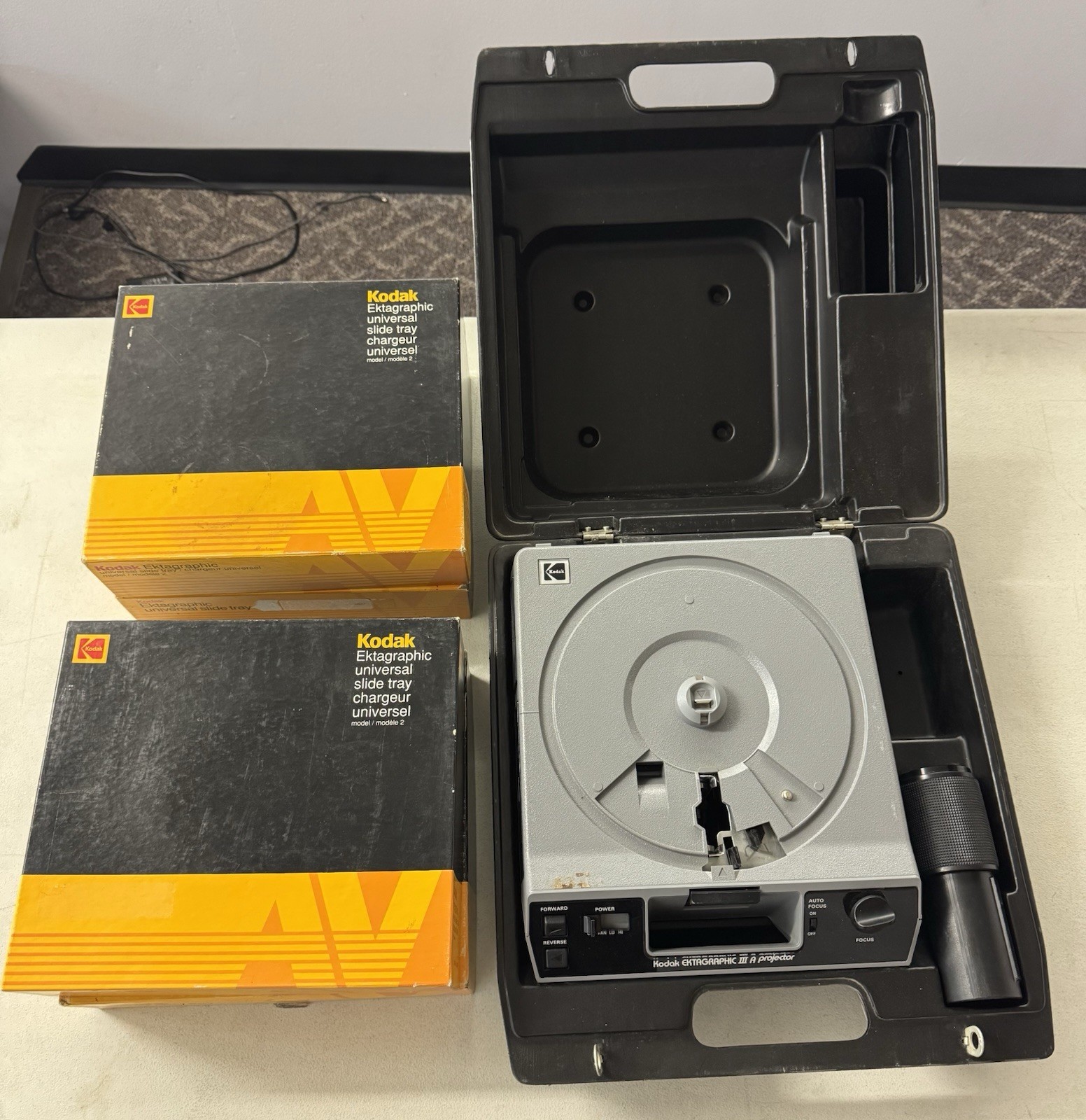 Kodak Ektagraphic III A Projector with Lens/Slide Trays