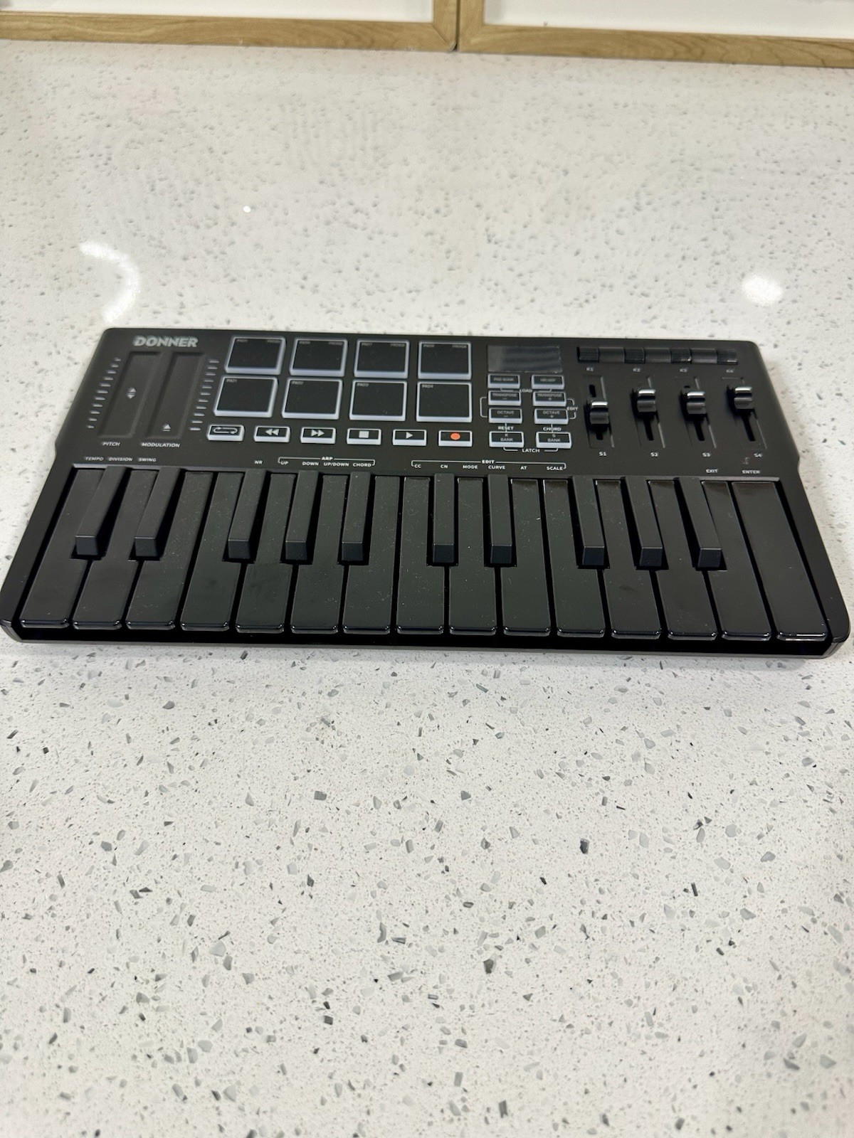 New Donner USB-C MIDI Keyboard DJ Controller OLED 25Key 8Drum Pad Touch Bar