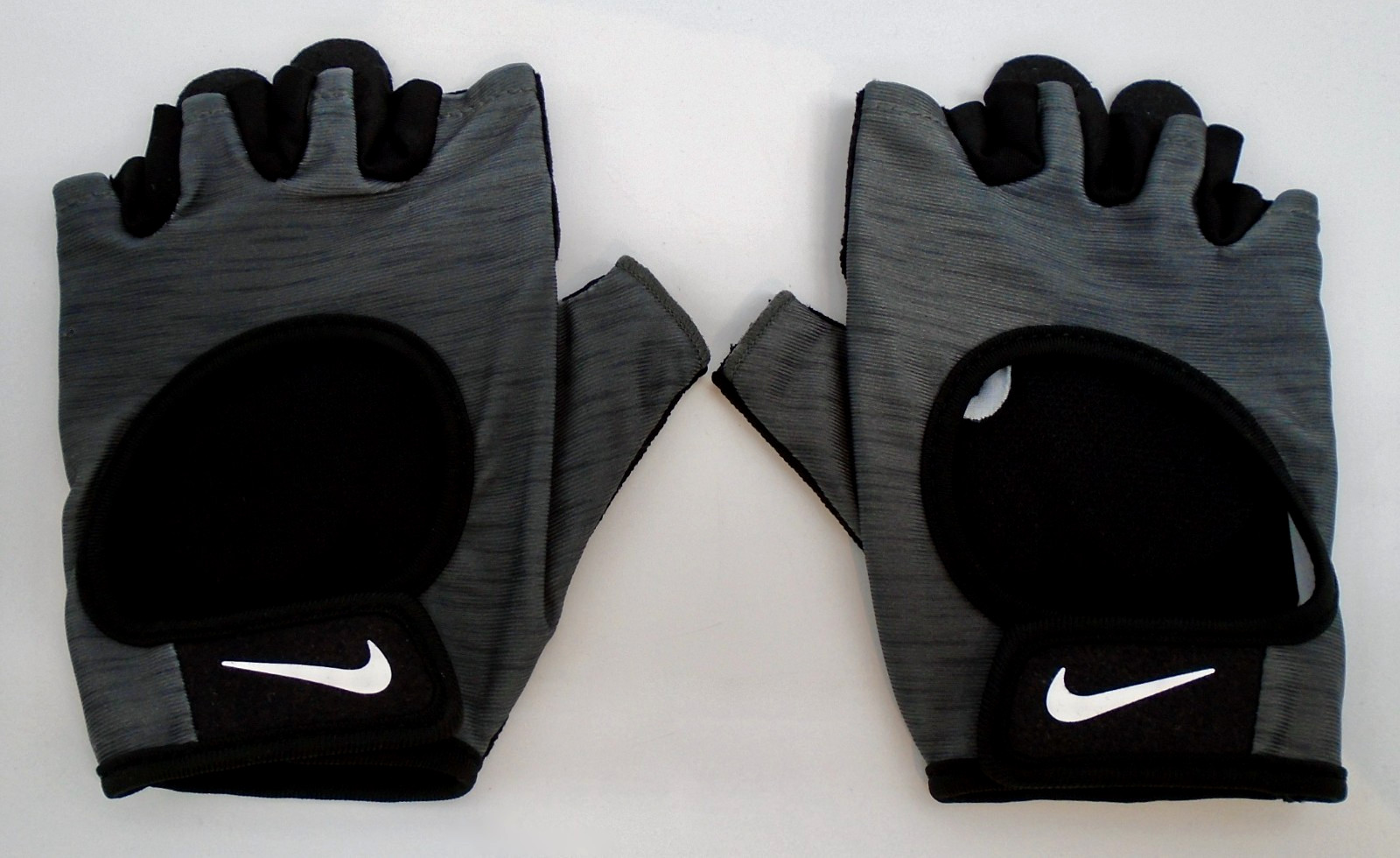 Nike Gym Ultimate Fitness Gloves Women's Large Dark Grey/Black