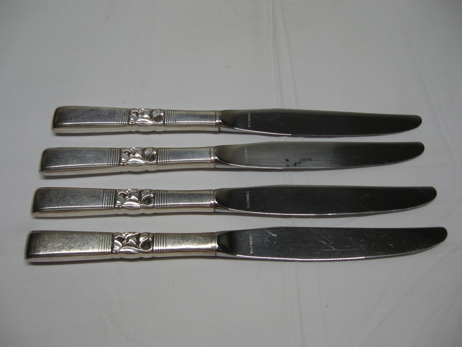 4 Morning Star Silverplate Dinner Knives Oneida Community Flatware 1948
