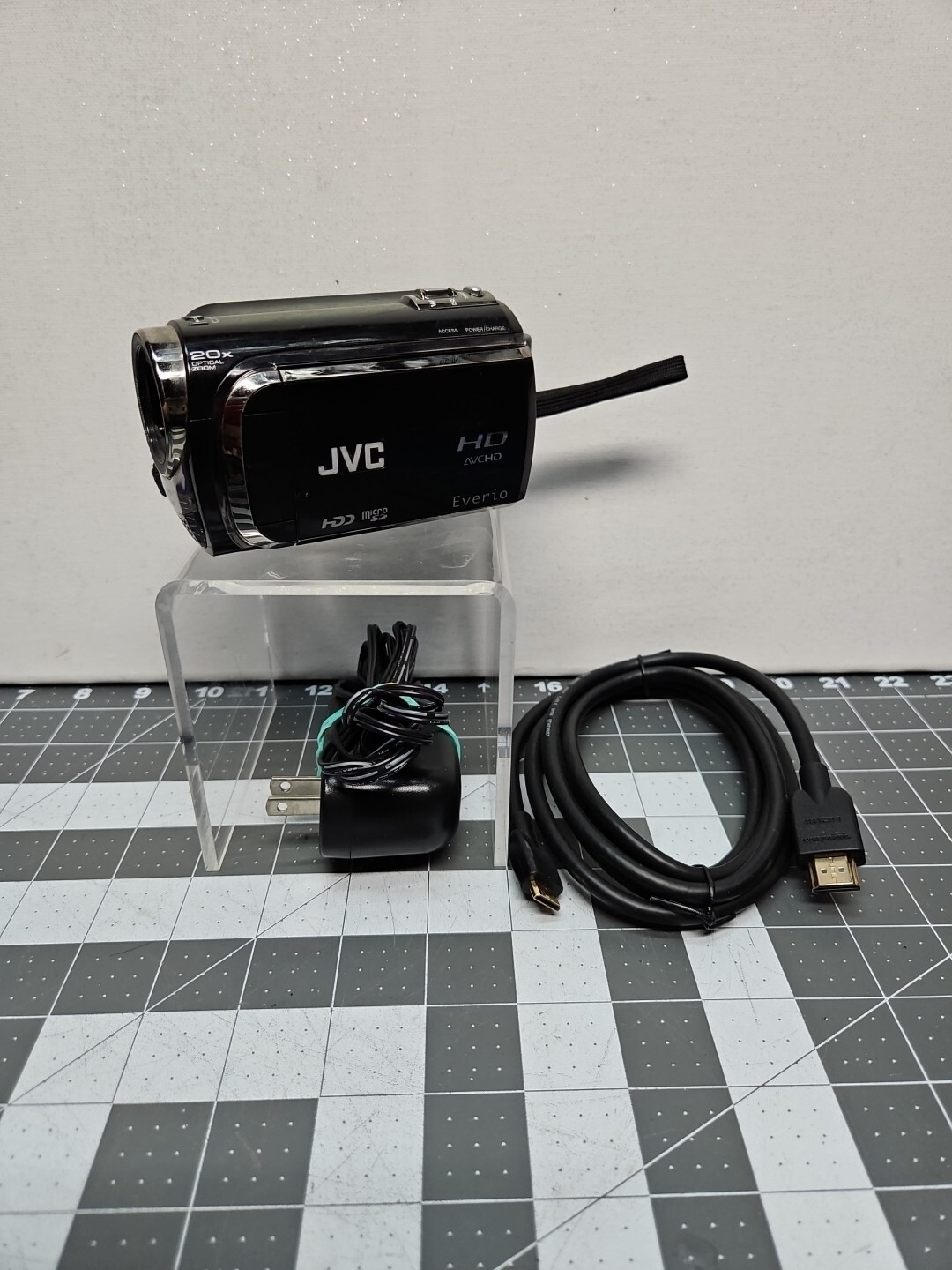 JVC Everio GZ-Hd320bu HD  Camera Camcorder W/ Charger and mini to full hdmi cabl