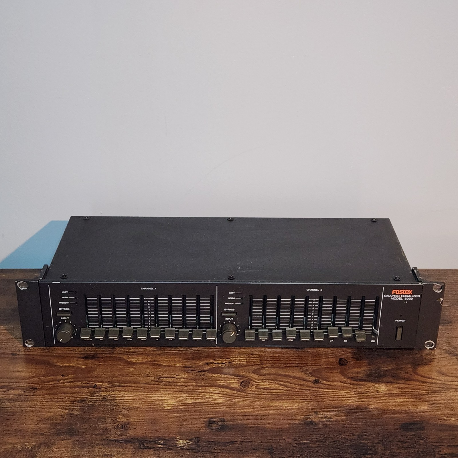 Fostex Model 3030 Dual Channel Graphic Equalizer Rack Mount – Powers On