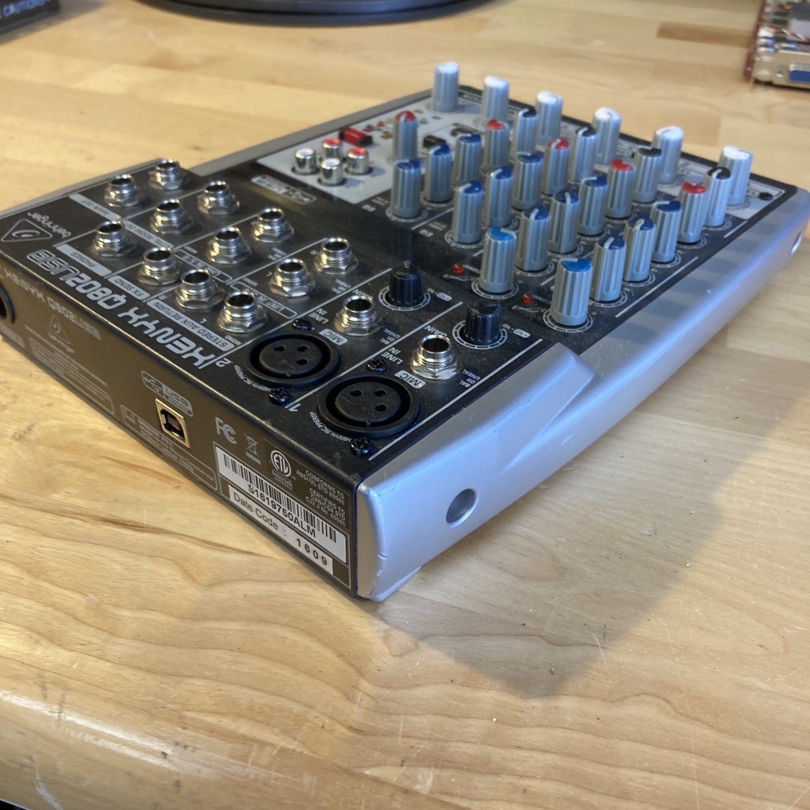 Behringer Xenyx Q802Usb Mixer No Cords