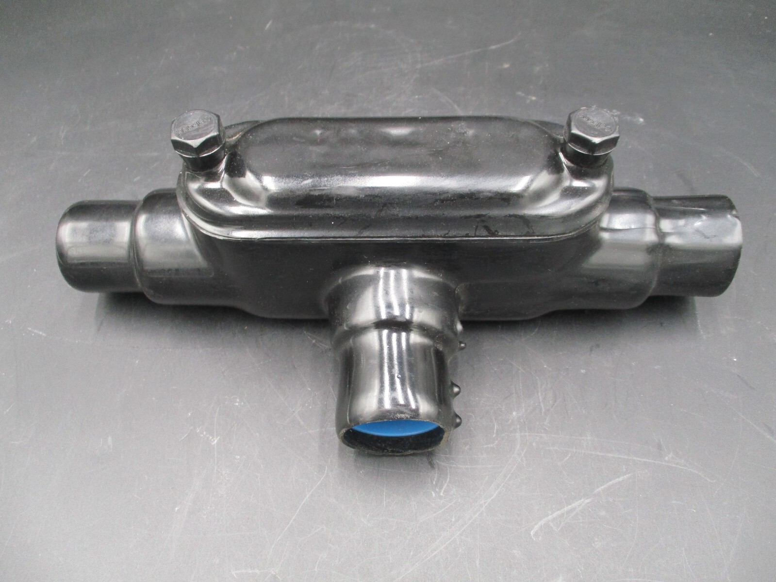 CALBOND PV1000T38  1" PVC COATED "T" CONDUIT BODY FITTING *SAME DAY SHIP
