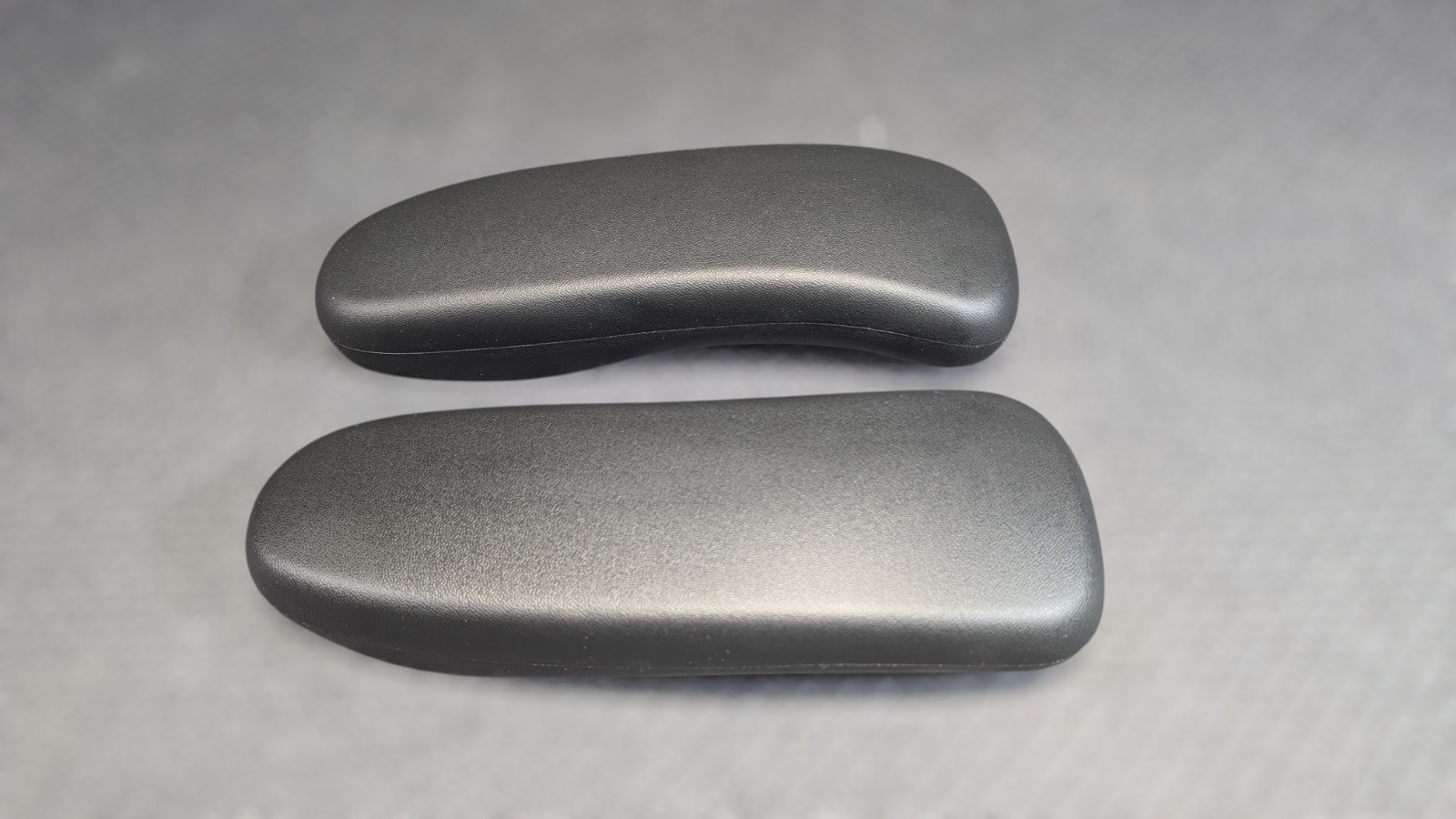 Herman Miller Classic Original Replacement Pair (L+R+Screw) Aeron Vinyl Arm Pad