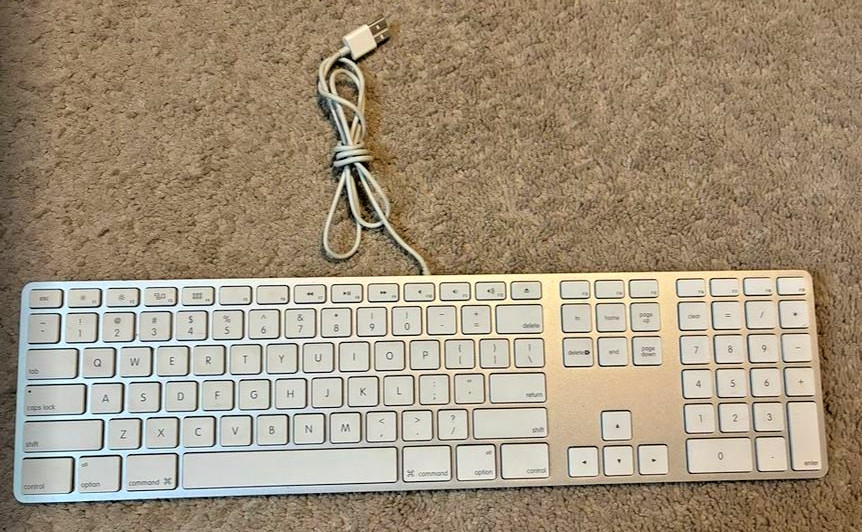 Genuine Apple Keyboard Wired A1243 Numeric Keypad  OEM USB Port - White