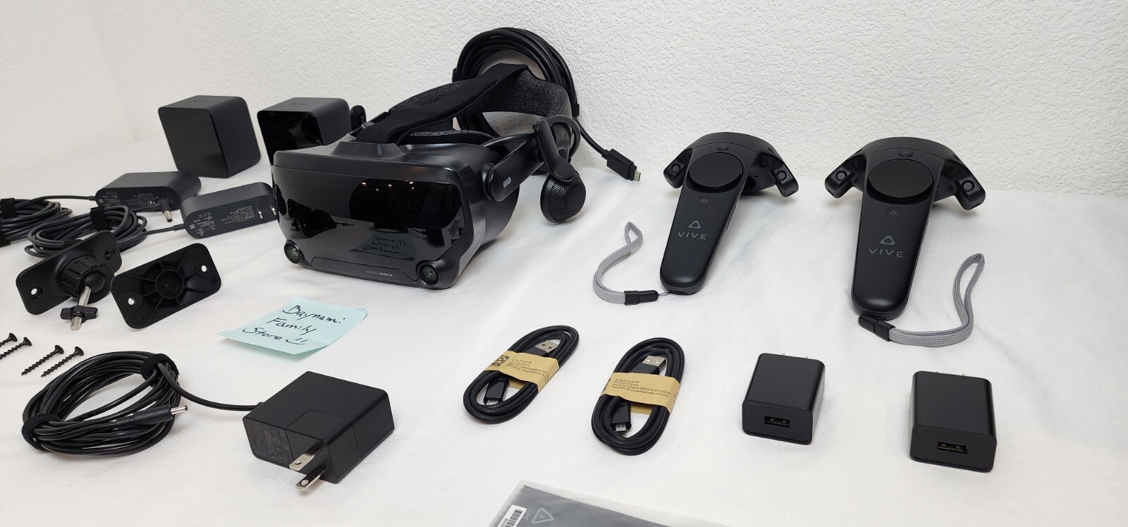 Valve Index PC VR Headset Full Kit w/ 1.0 Base Stations & 1.0 Vive Controllers