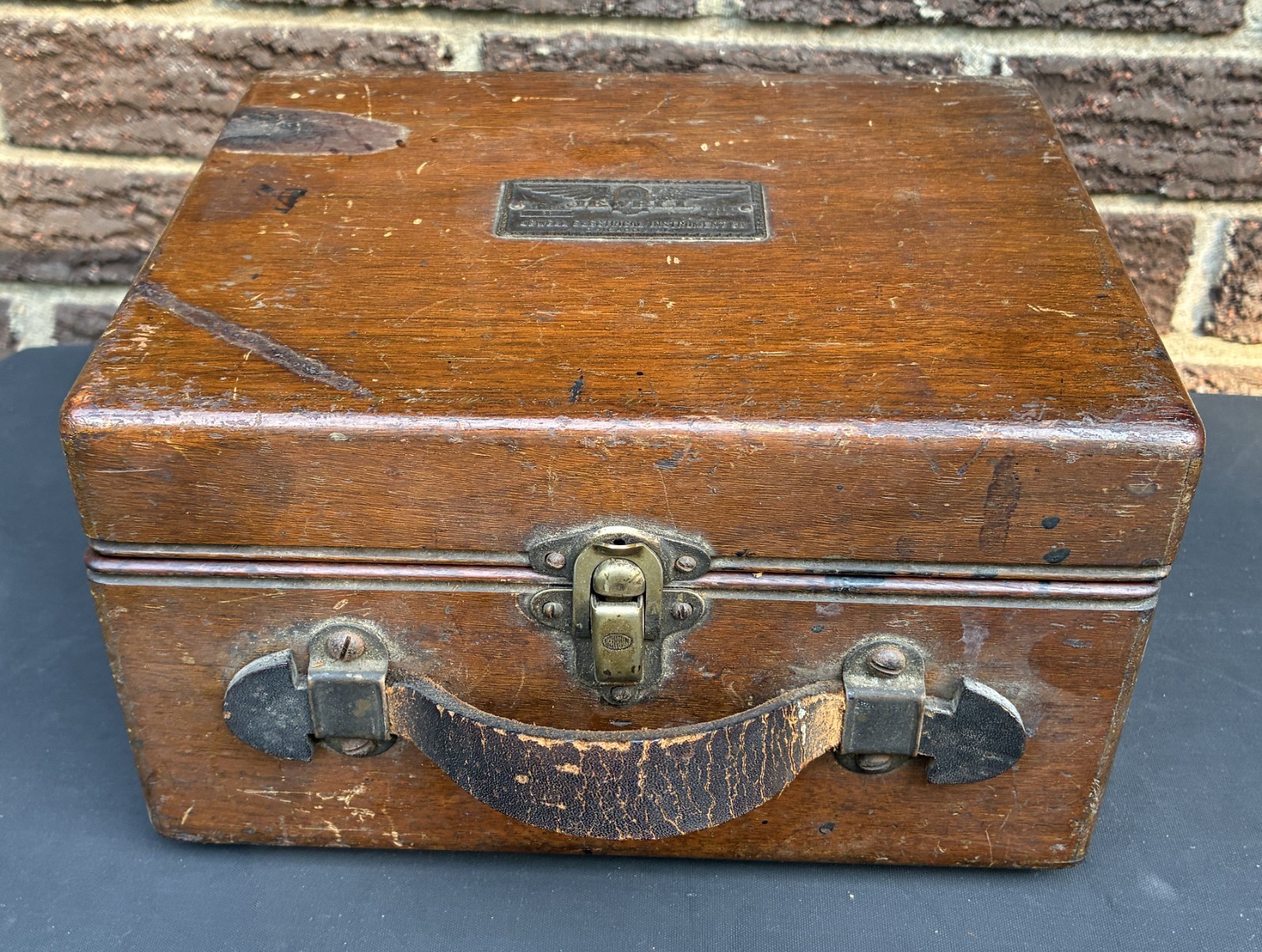 VTG. JEWELL ELECTRICAL INSTRUMENT CO.  A.C. VOLTMETER PATTERN NO. 11 W/WOOD CASE
