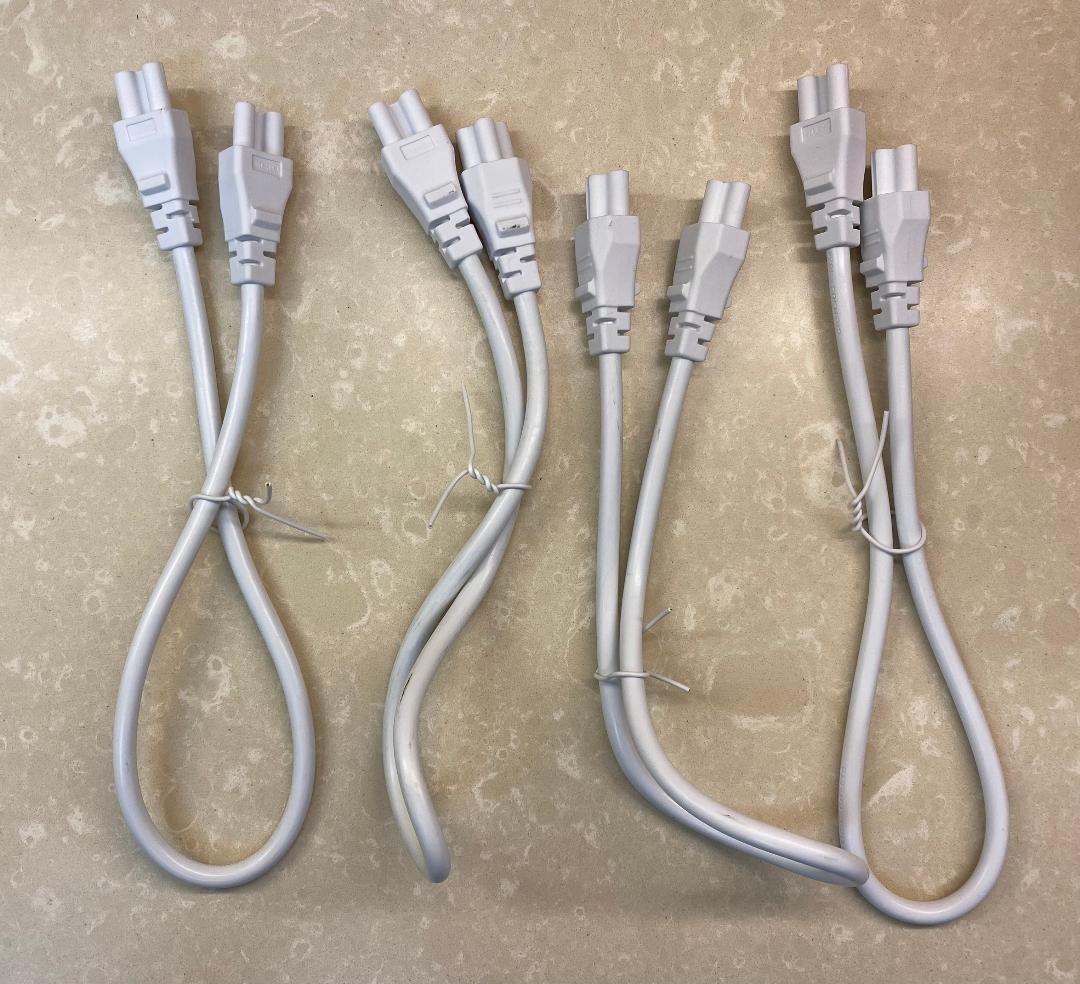UTILITECH 18" FEMALE TO FEMALE 3-PIN CONNECTORS LINKABLE LED LIGHTS (LOT OF 4)