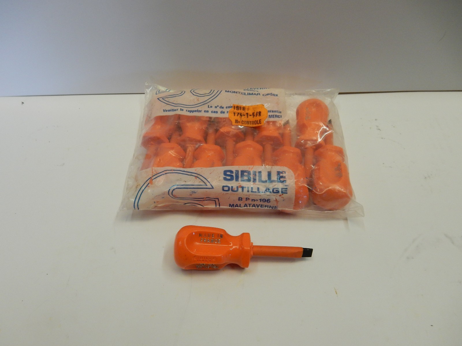 SIBILLE INSULATED SCREWDRIVERS 1/4" x 1-5/8" SIZE FLAT/ SLOTTED 10 PER LOT NEW