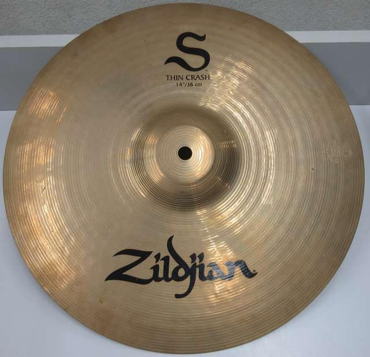 ZILDJIAN Bright Crash Cymbal That Reacts Sharp To A Light Touch THIN Used