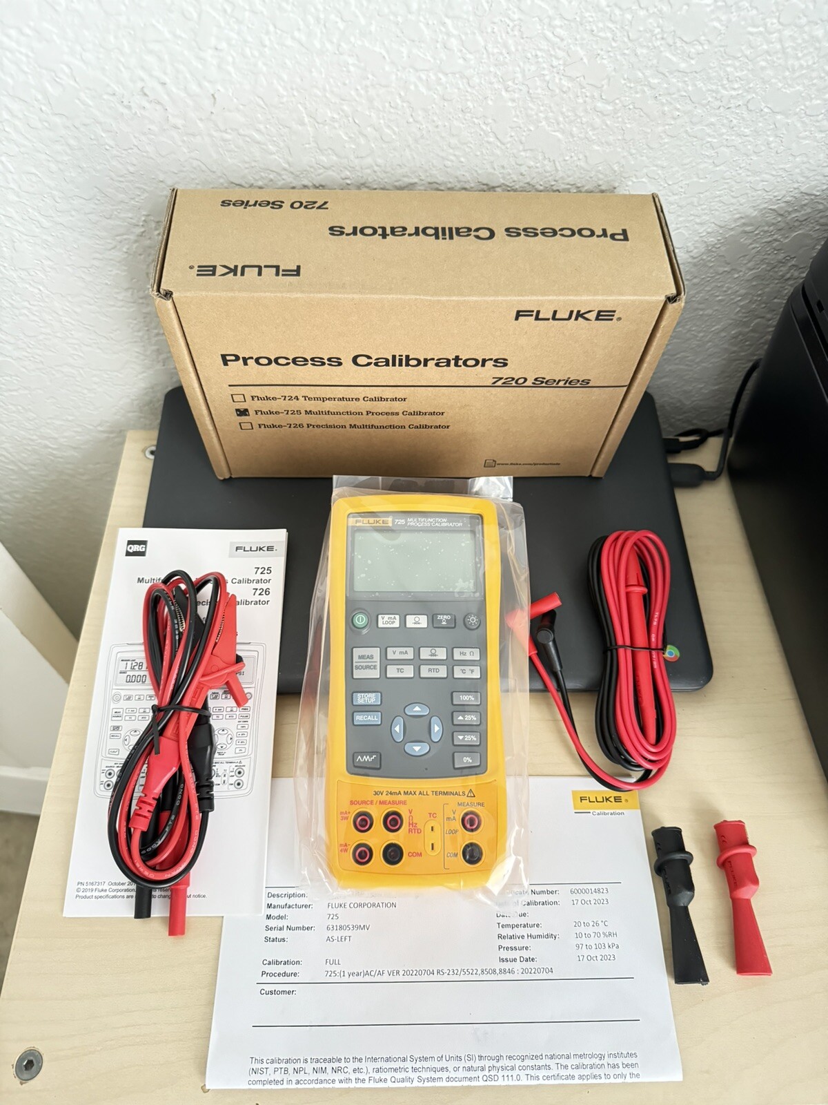 FLUKE 725 Multifunction Process Calibrator W / Leads/ BOX CAL 2023