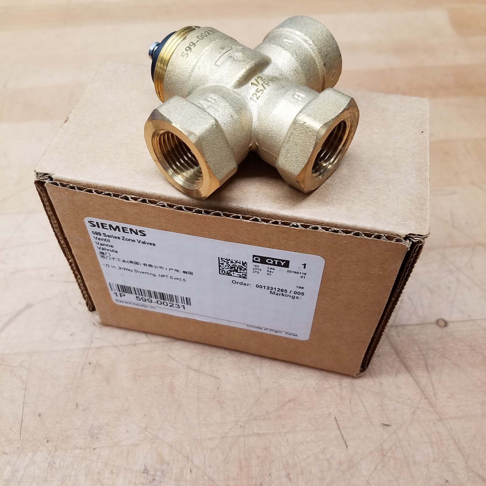 SIEMENS 599-00231 Zone Valve, 1/2" Three Way, Globe Body Style 2.5 Cv - NEW