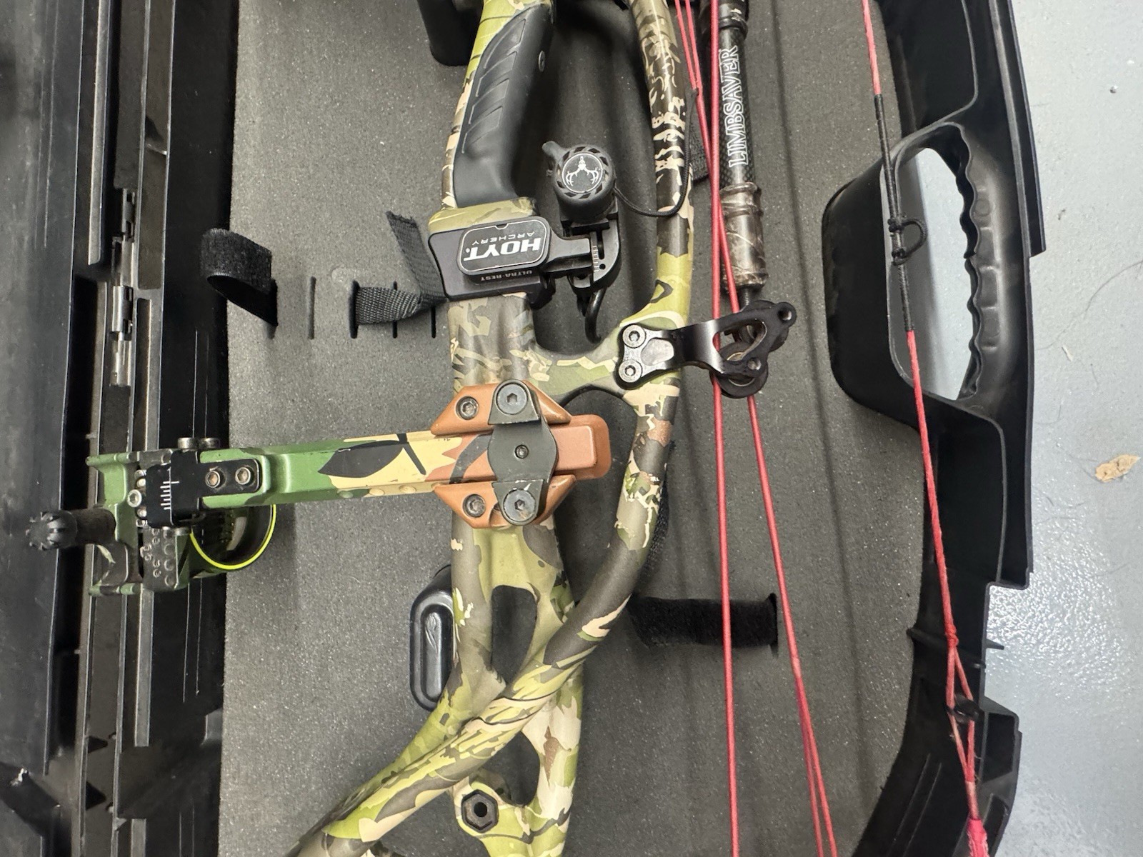 Hoyt Carbon Rx4 Compound Bow With Case