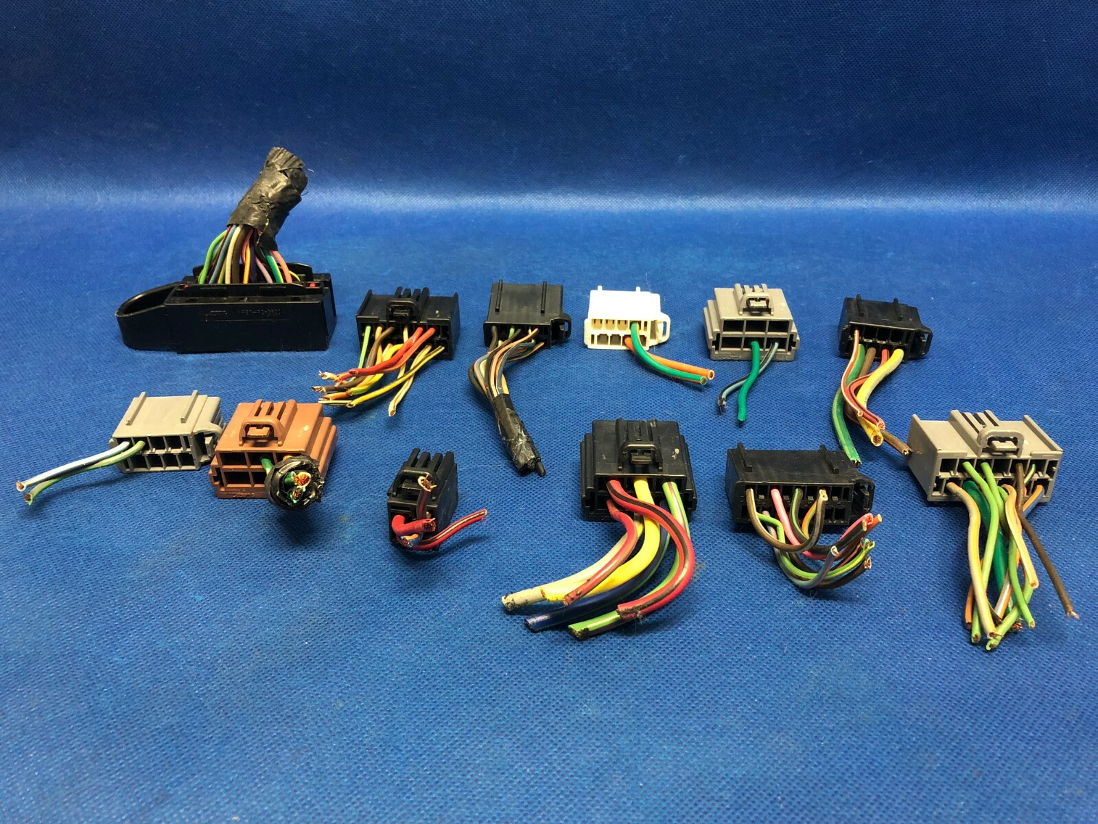 WIRING HARNESS PLUG CONNECTOR 02 Ford F250 FUSE PANEL BOX MODULE 2C7T-14A067-AP