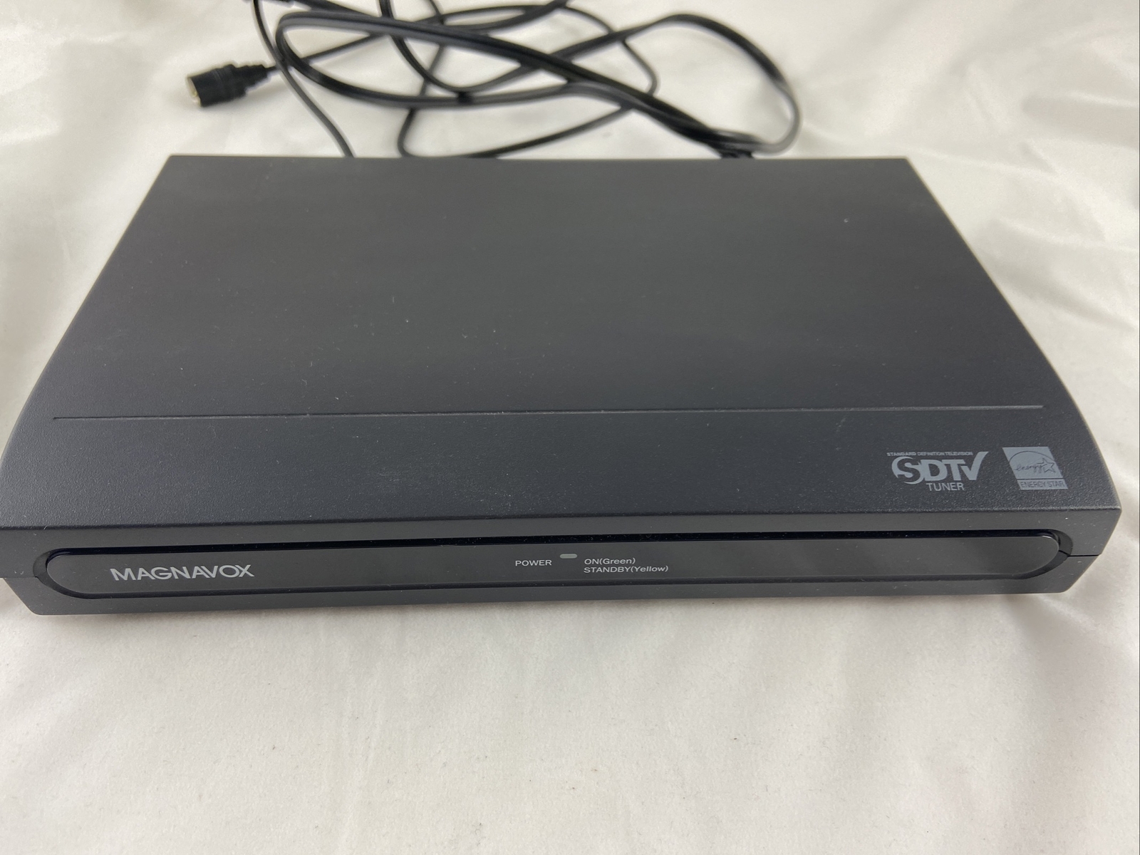 Magnavox DTV Digital To Analog Converter Box TV Tuner TB100MW9 with Remote