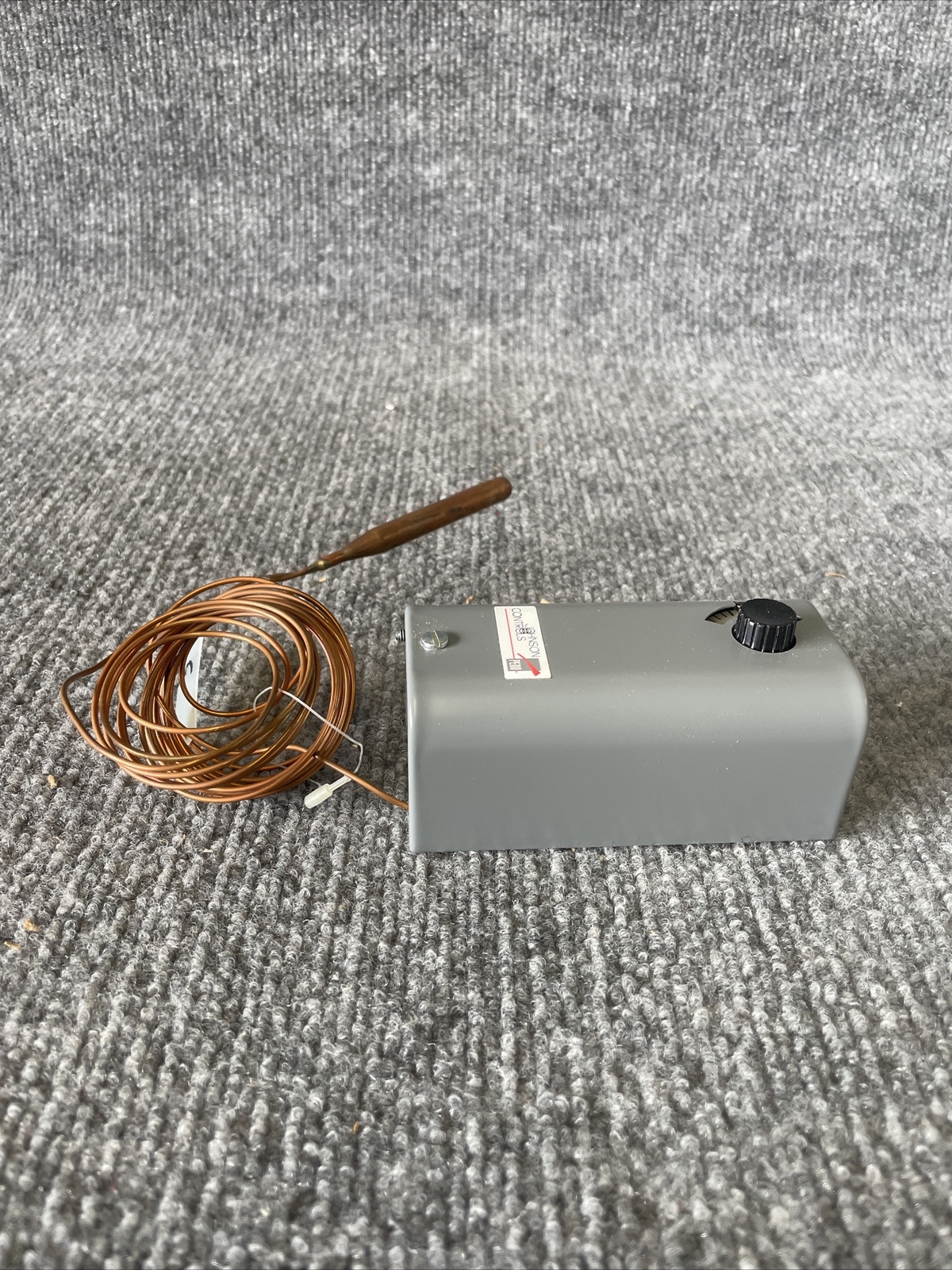 Johnson Controls A19AAF-24C Remote Bulb Temperature Control Thermostat New