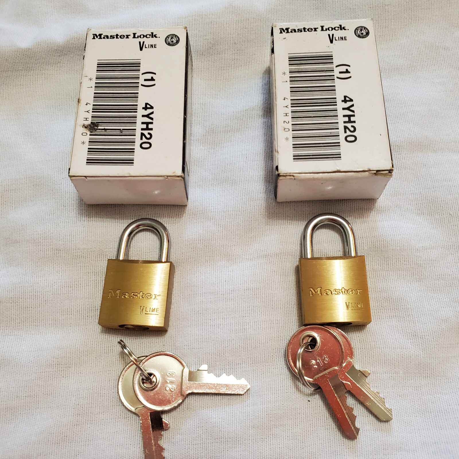 New Old Stock 2 Matched Master Lock V Line Padlock 4YH20
