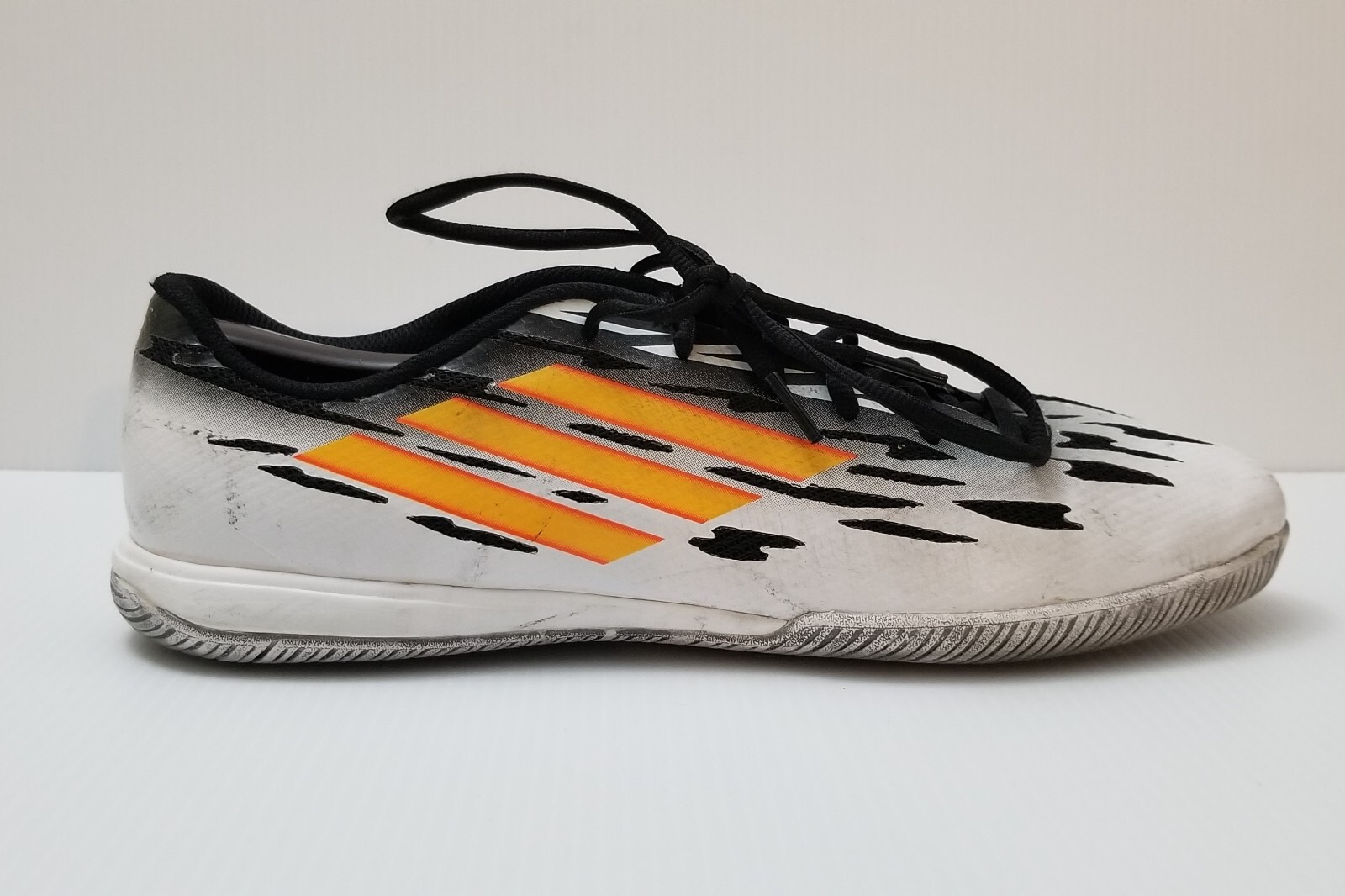 Adidas FF Speedtrick Men's Soccer Shoes M19966 White Gold Black Sneakers Sz 10.5