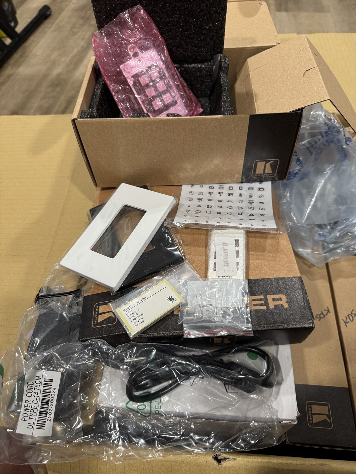 Kramer RC-306/US-D(W/B) 6 Button PoE and I/O Control Keypad