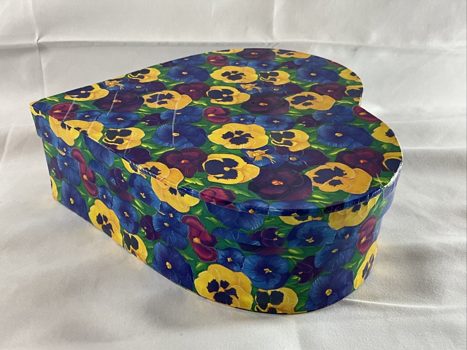 Heart Shaped Pansy Design Gift Box Keepsake’s