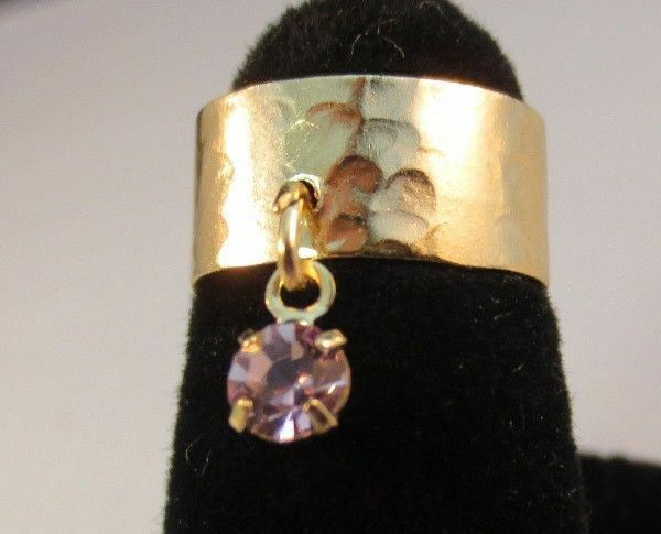 14 KT GOLD PLATED HAMMERED TOE RING WITH A LIGHT AMEYTHST ( JUNE)CRYSTAL DANGLE