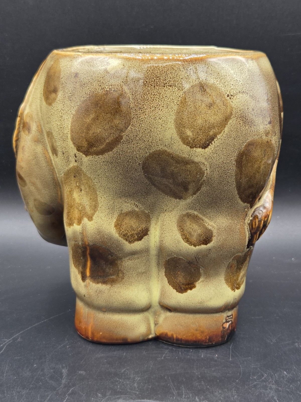 Ceramic Glazed Spotted Giraffe Looking Back Hung Head Planter